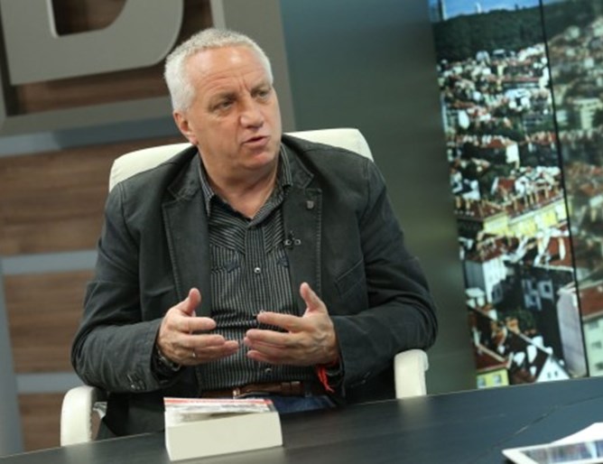 Узунов: Македония да разбере, че не е център на вселената