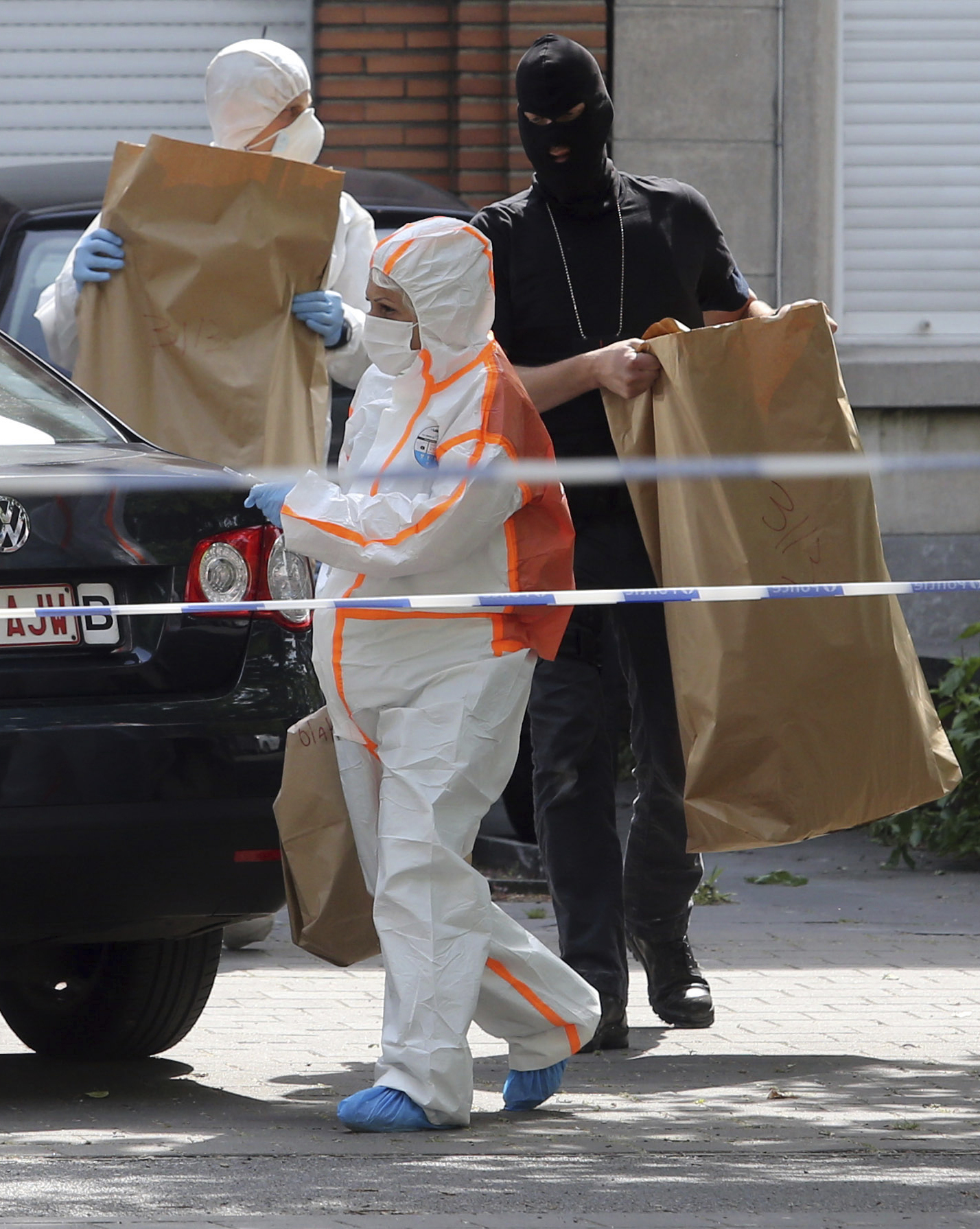Спецполицаи и специалисти по експлозиви извършиха обиск в жилище в квартал ”Моленбек” в Брюксел