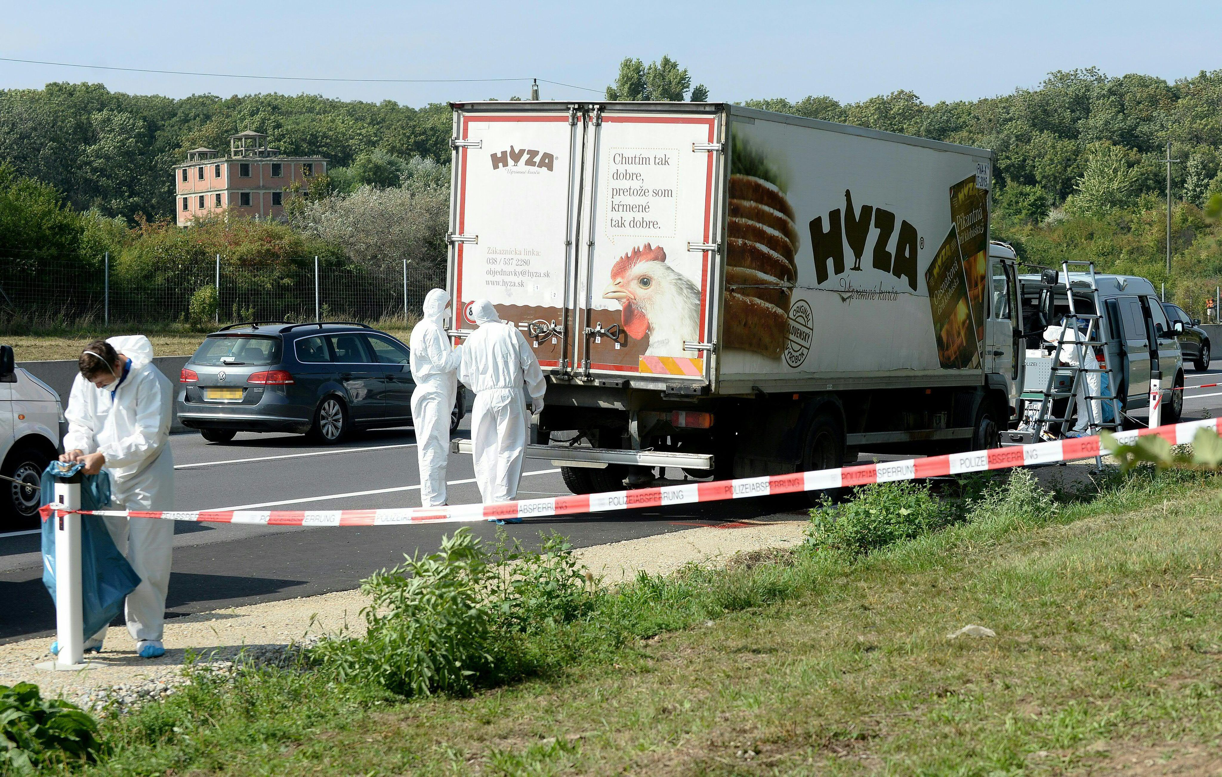 Камионът със загинали бежанци, открит в Австрия