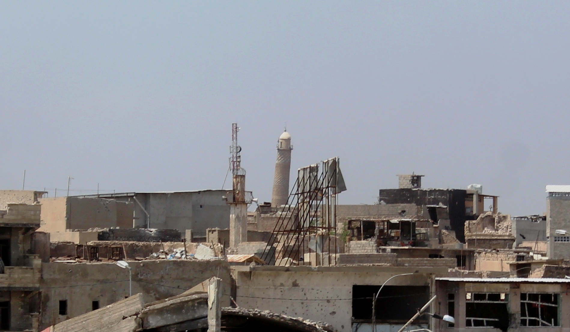 ИДИЛ взриви прочута джамия в Мосул, символ на халифата