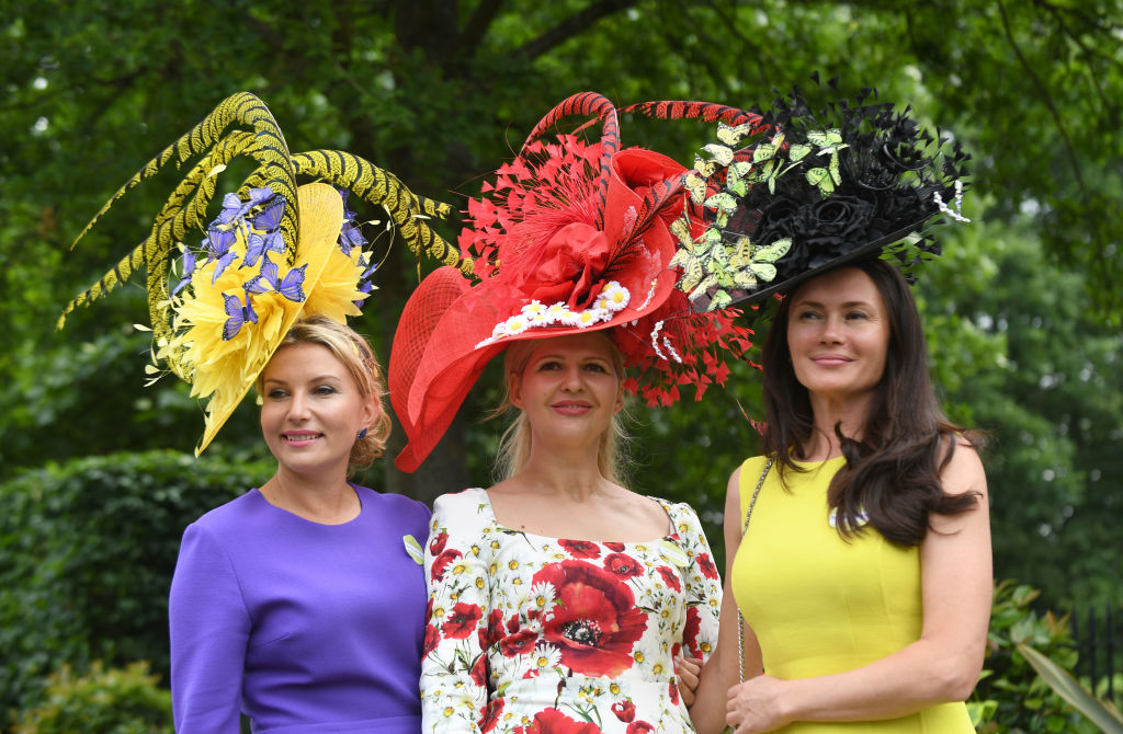 Уникални шапки в Деня на дамите на конните състезания в Аскот