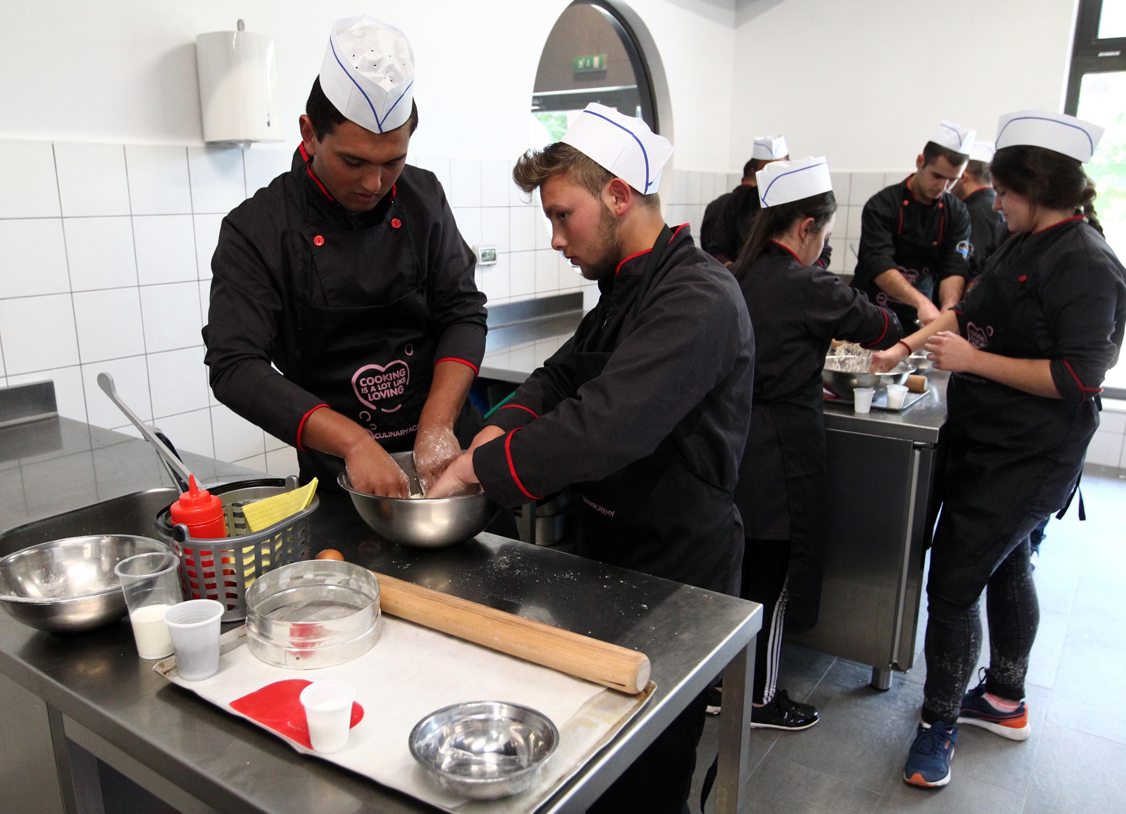 Деветокласници имаха уникалния шанс за обучение в Кулинарна академия на Швейцарската образователна група