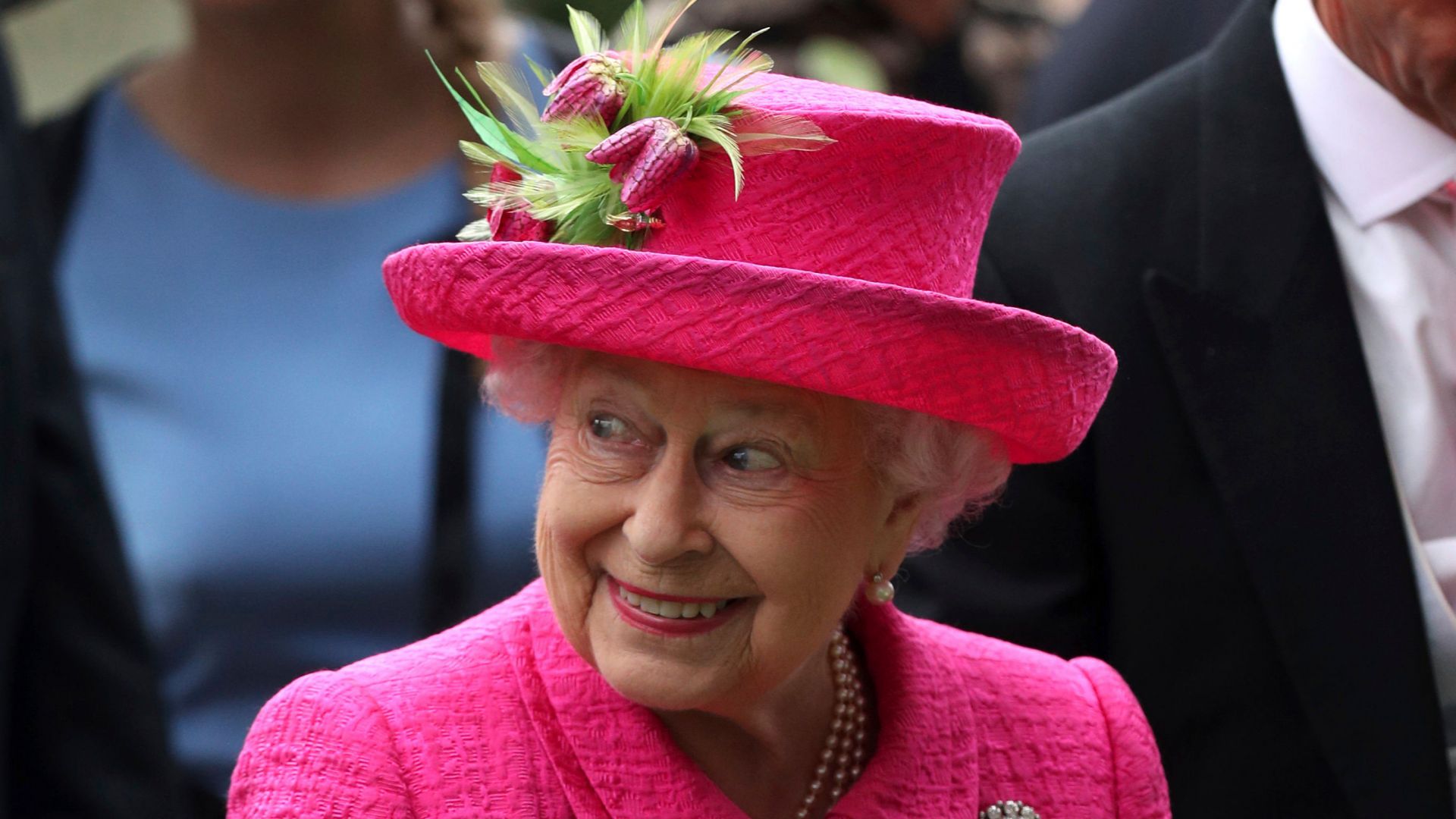 Кралица Елизабет II присъди титли на принц Хари и Меган