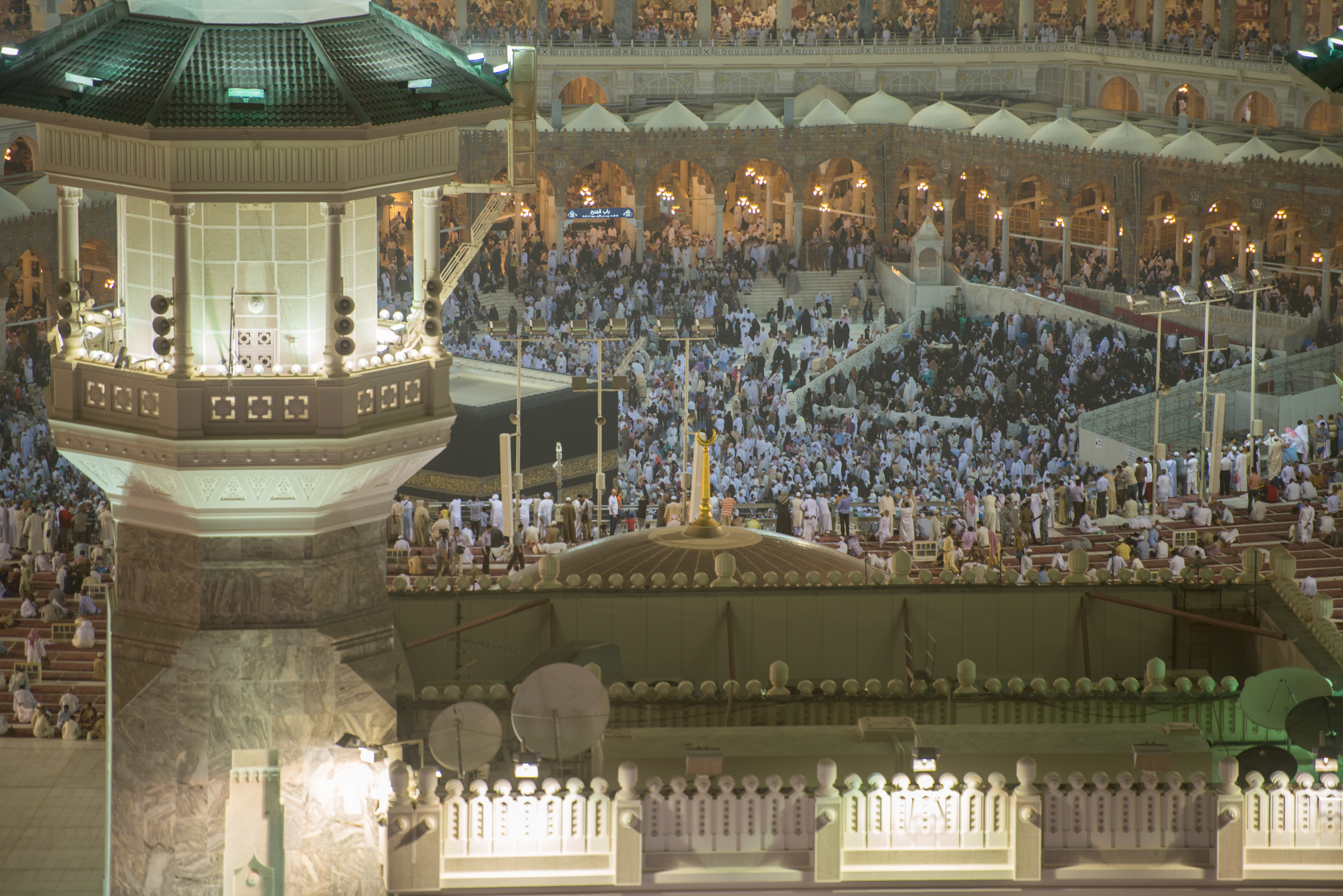 Голямата джамия в Мека е място за поклонение за милиони мюсюлмани от цял свят