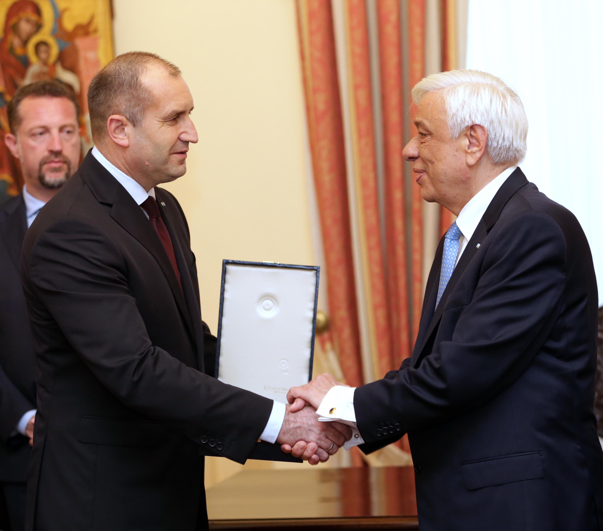Президентът Румен Радев беше удостоен с най-висшето държавно отличие на Република Гърция “Голям кръст на Ордена на Спасителя”