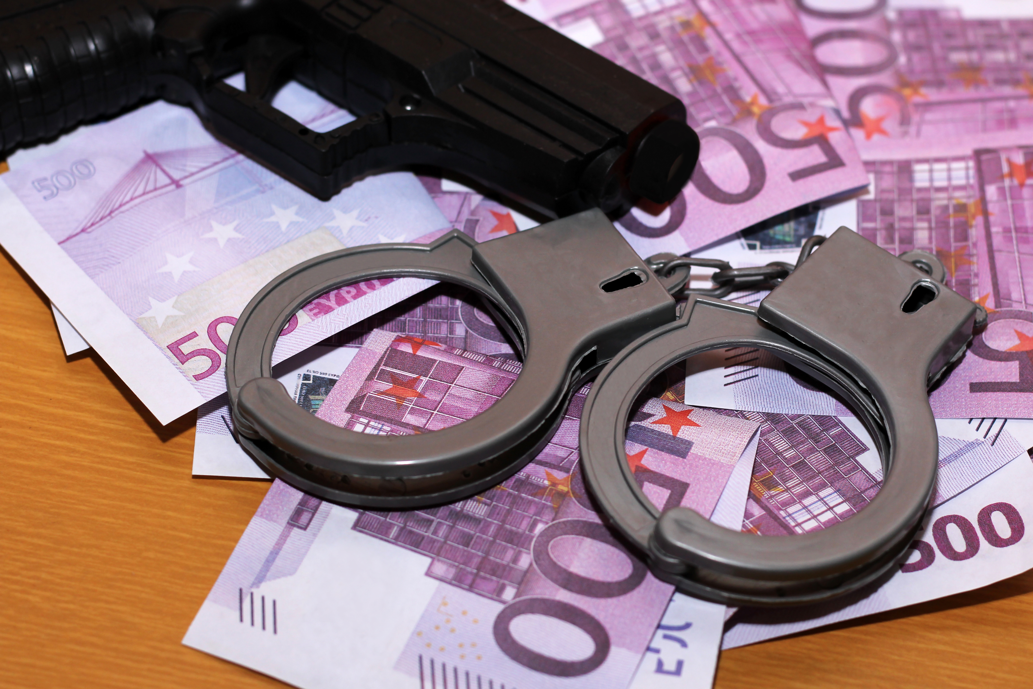 ”Затягат кранчето” на криминалните пари в UK