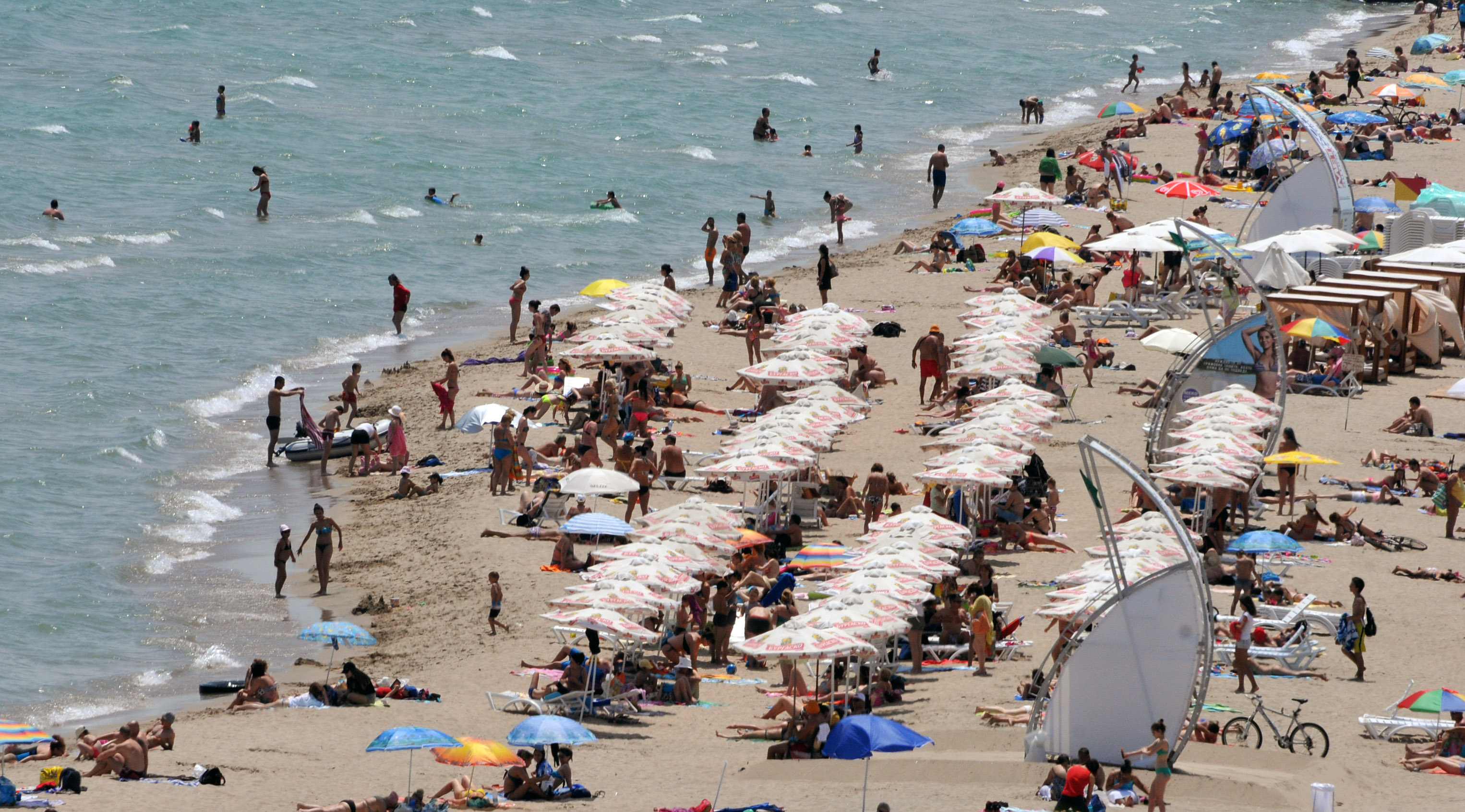Заради изгонени туристи: Министерството с изненадващи проверки по плажовете