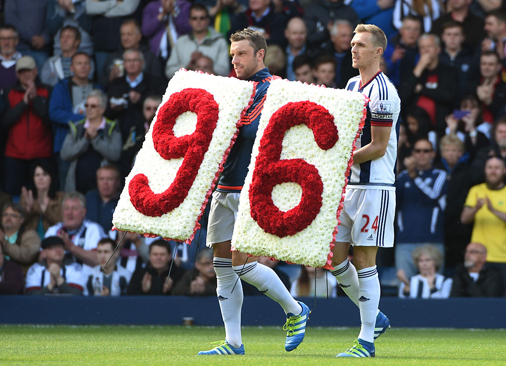 Британски футболисти почитат паметта на загиналите на “Хилзбъро“