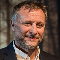 Почина Микаел Никвист 