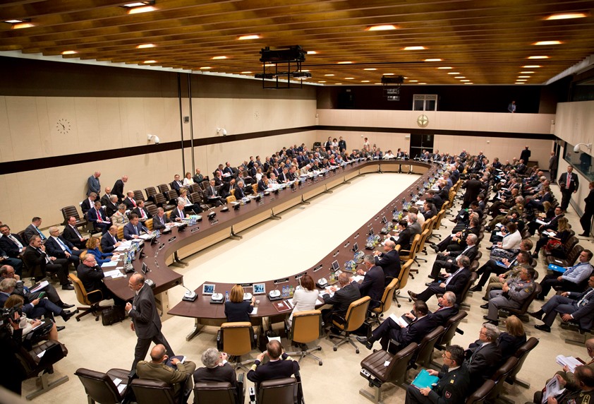 Каракачанов в Брюксел: Важно е предното присъствие на НАТО