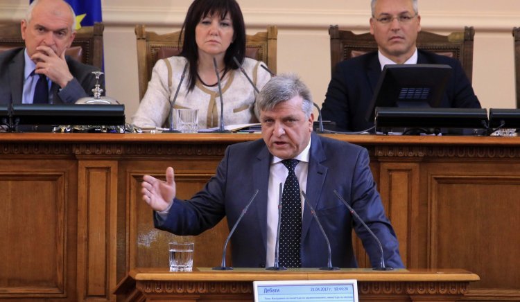 Депутатът от БСП Манол Генов с реч на парламентарната трибуна 