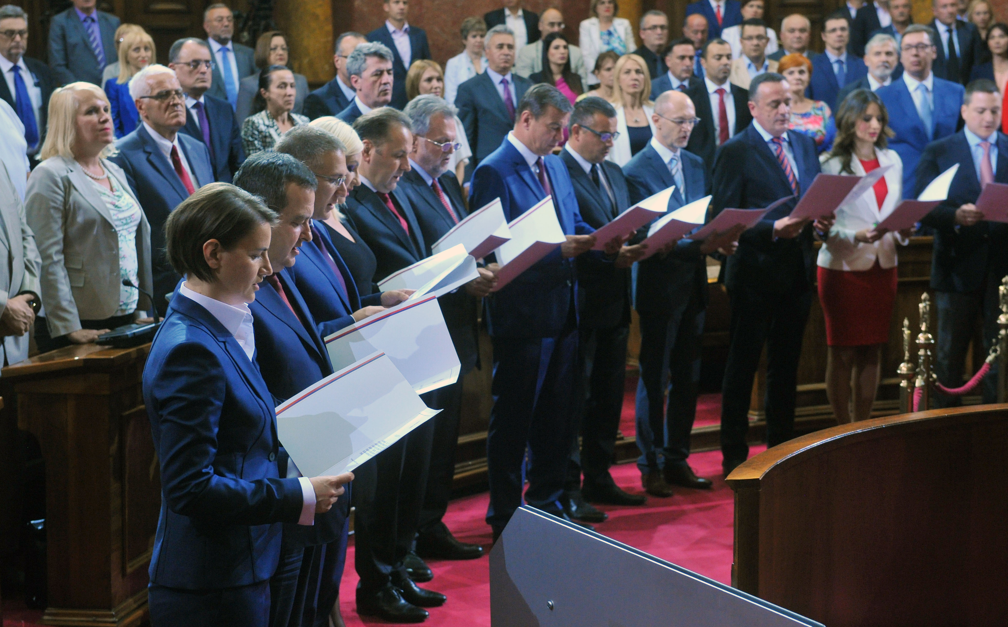 Патриархът бойкотира клетвата на премиера Ана Бърнабич