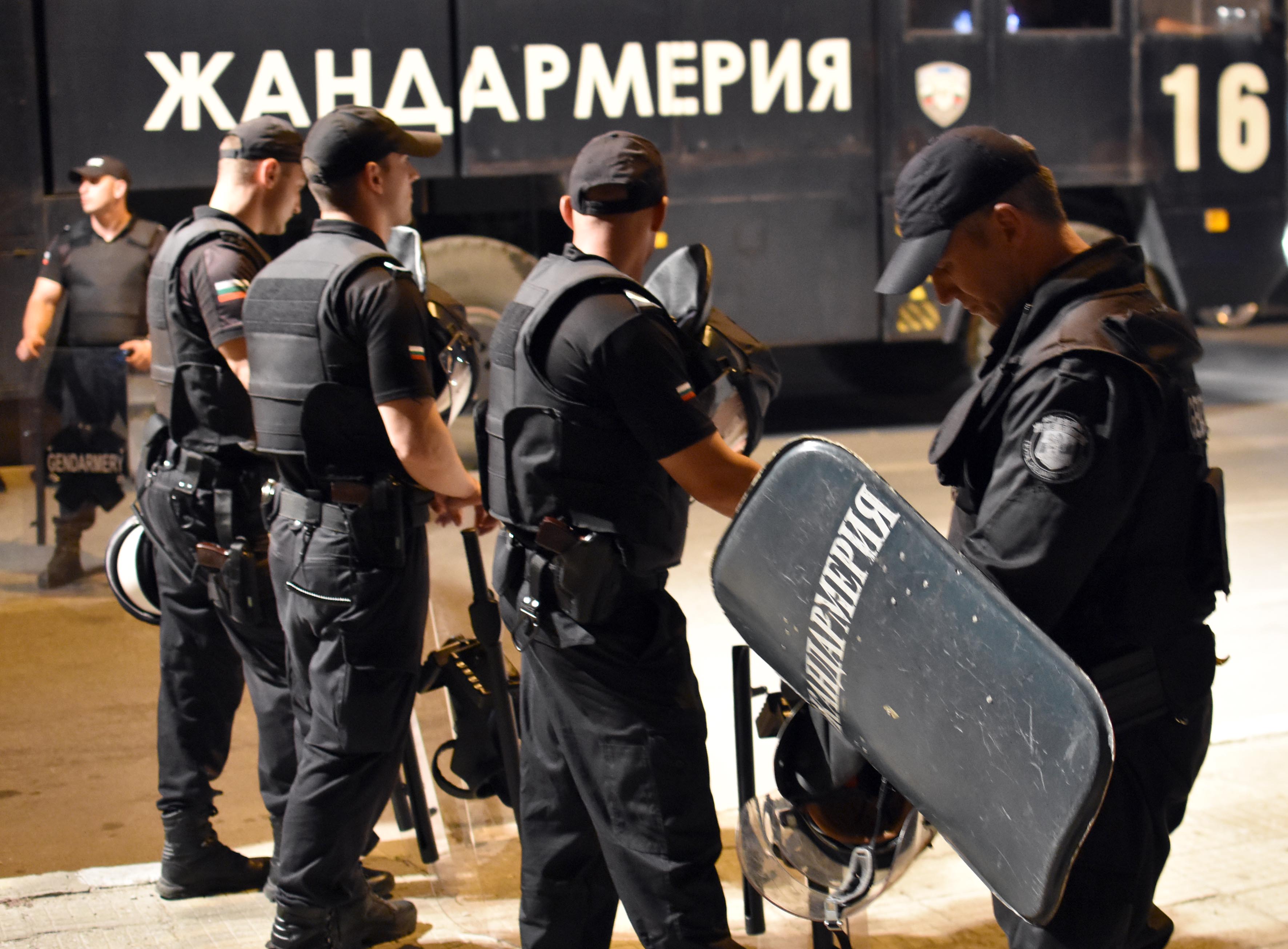 Протестиращи в Асеновград: Полицаи ни биха! (снимки)