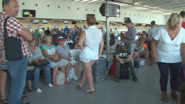 Руски туристи са блокирани на Летище Бургас