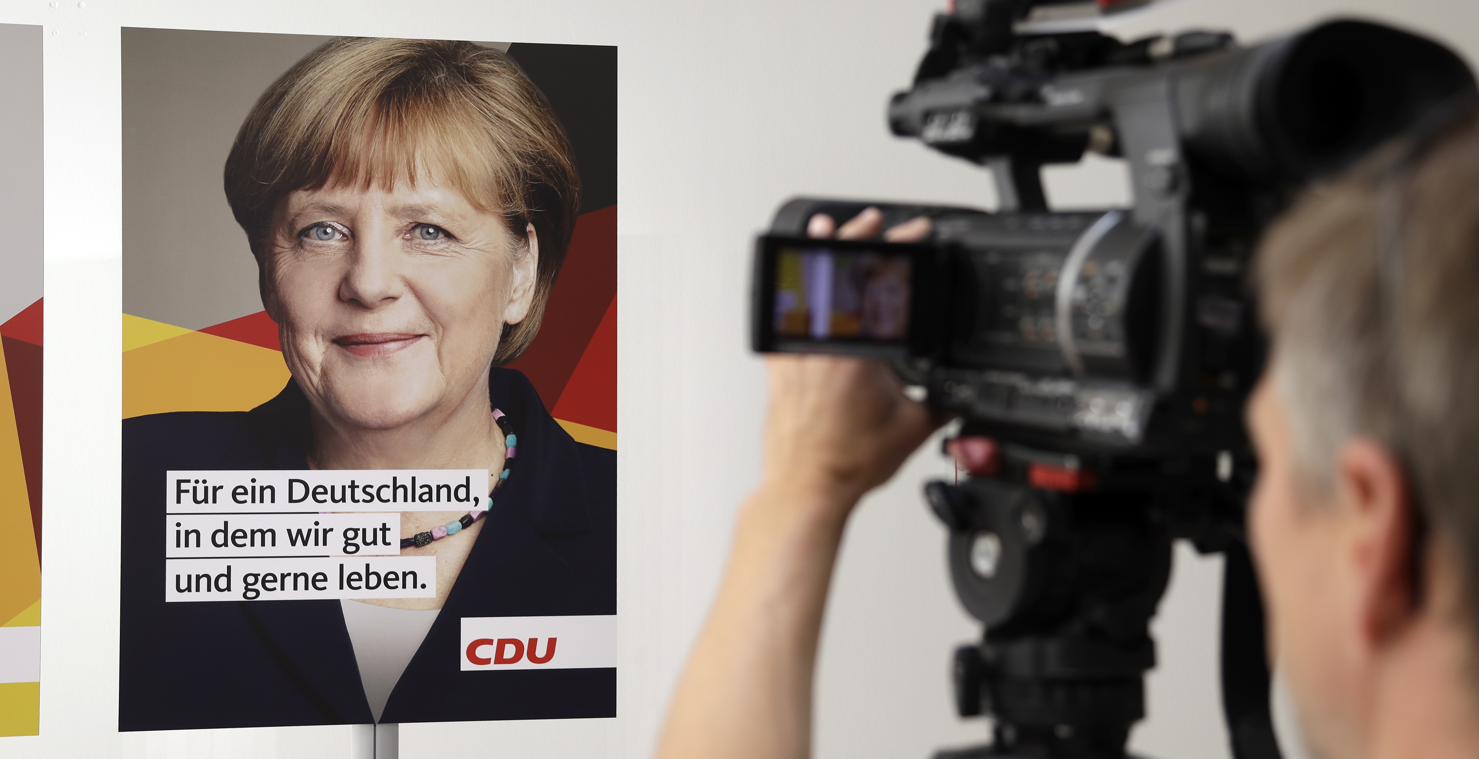 Меркел обсъжда предизборна програма за вота