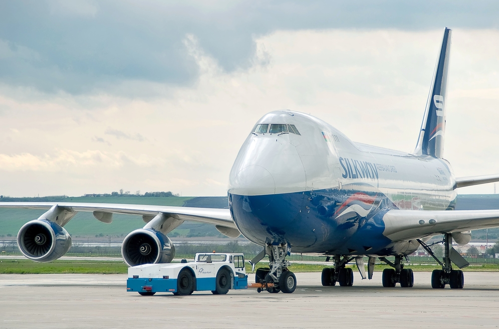 ”Боинг” 747 на ”Силк уей” на летище Бургас (април 2015 г.).