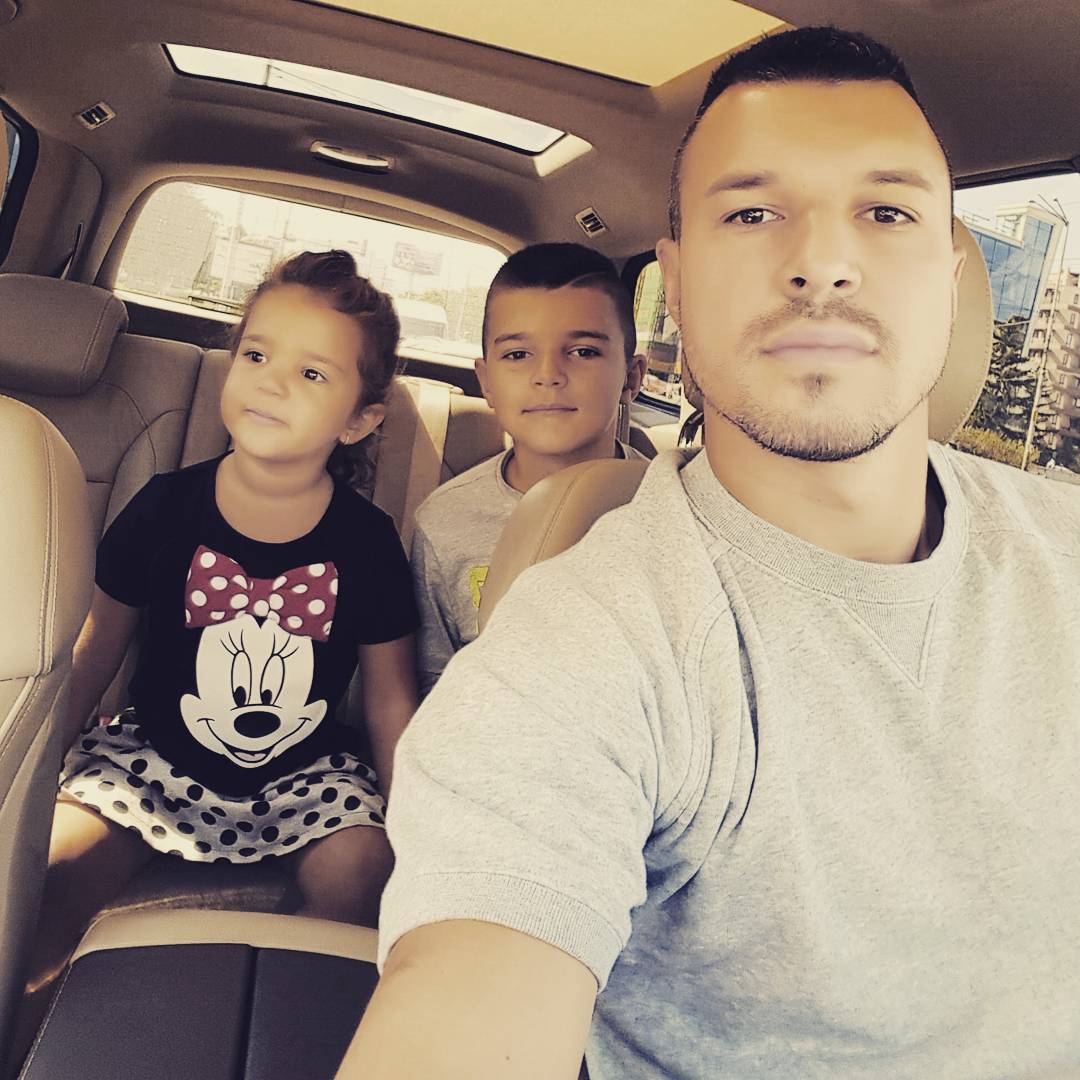 Валери Божинов с децата си