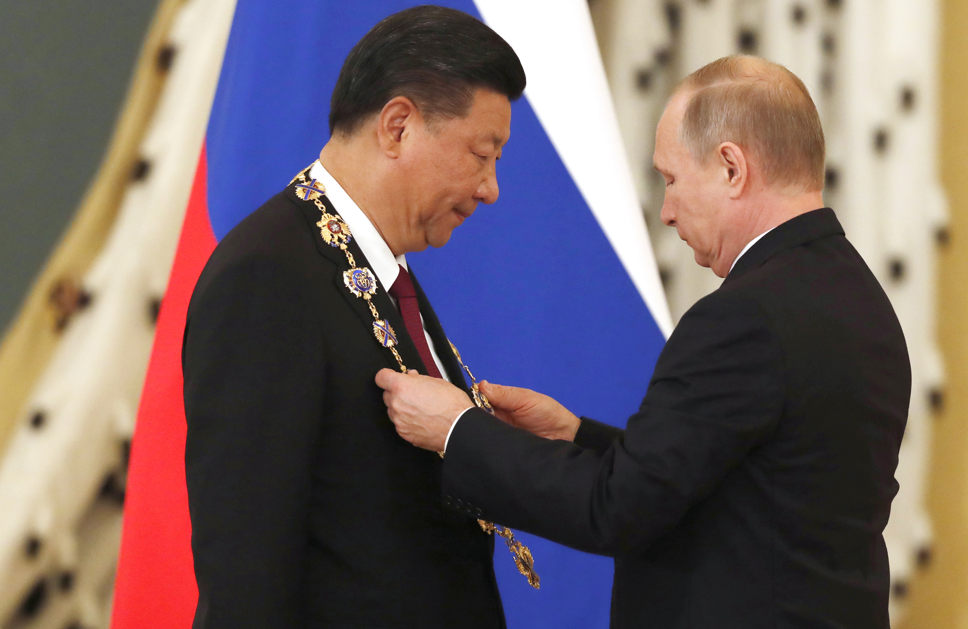 Русия и Китай си стиснаха ръцете с $10 млрд.