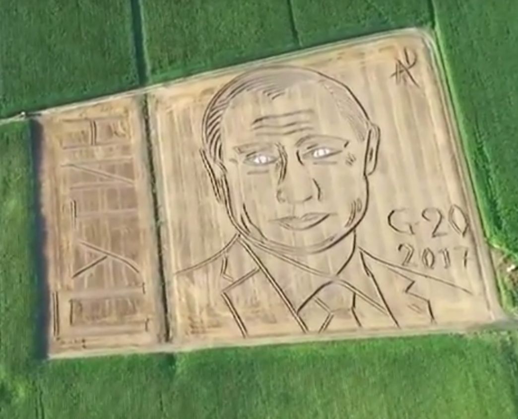 Портрет на Путин се появи на поле в Италия (видео)