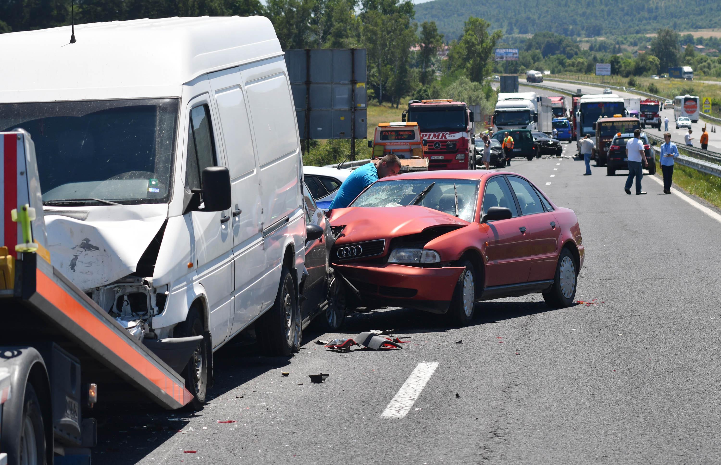 31 души пострадаха при верижни катастрофи с над 40 автомобила на автомагистрала „Тракия“