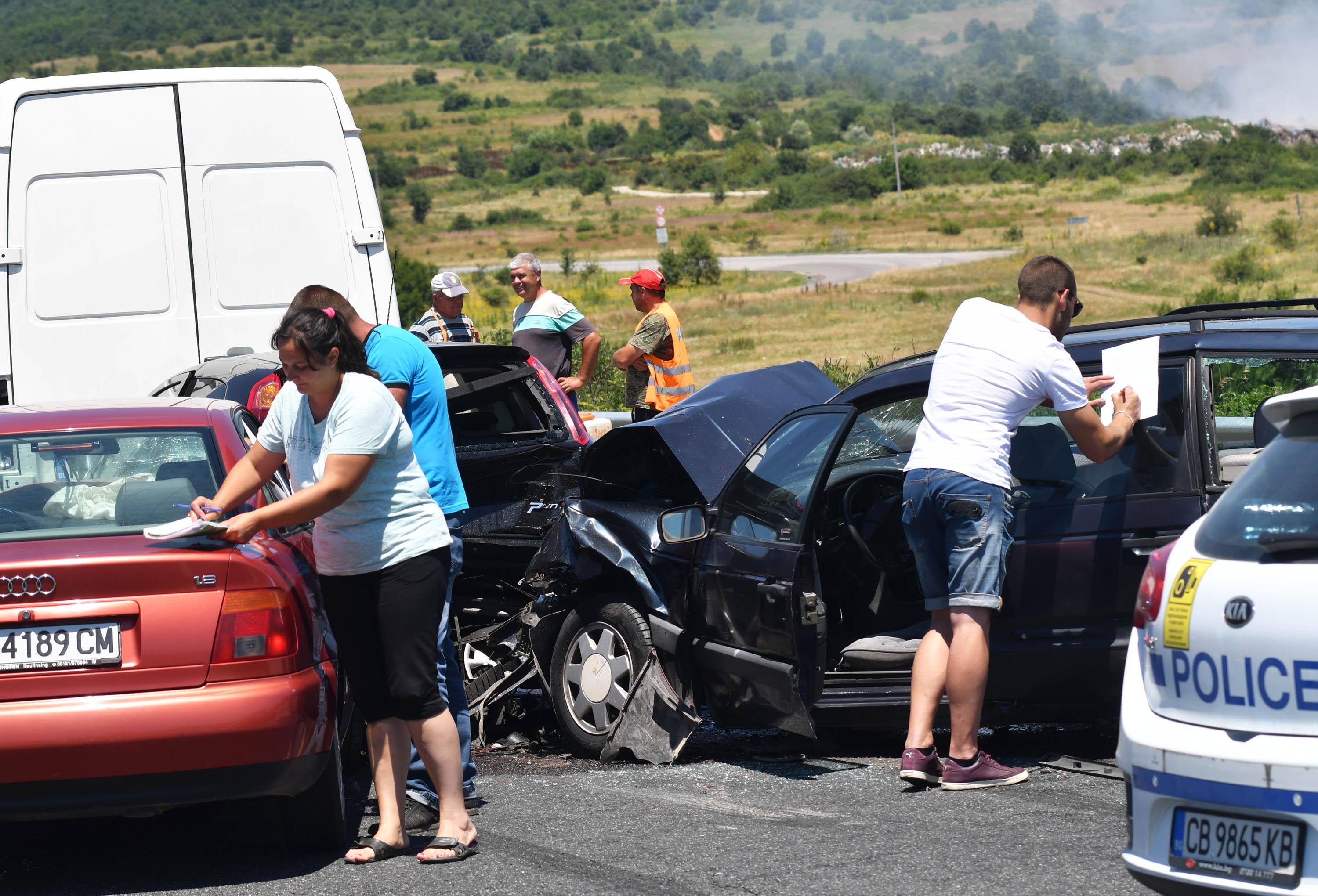 31 души пострадаха при верижни катастрофи с над 40 автомобила на автомагистрала „Тракия“