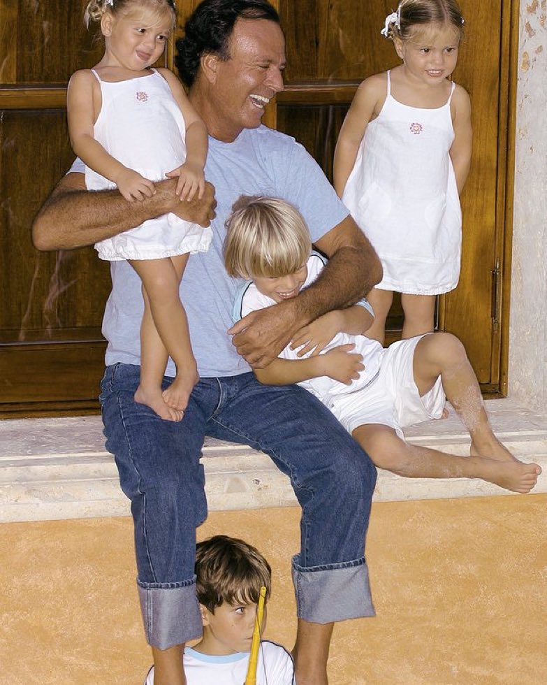 Хулио Иглесиас с децата си