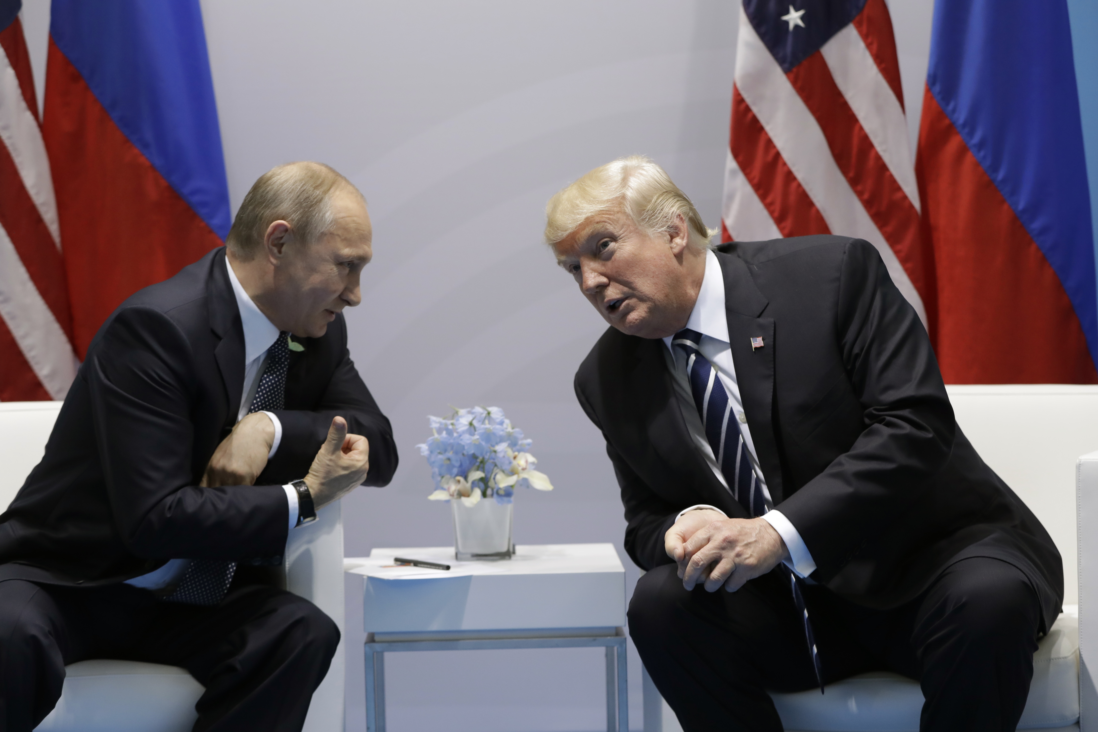 Владимир Путин и Доналд Тръмп по време на първата им среща