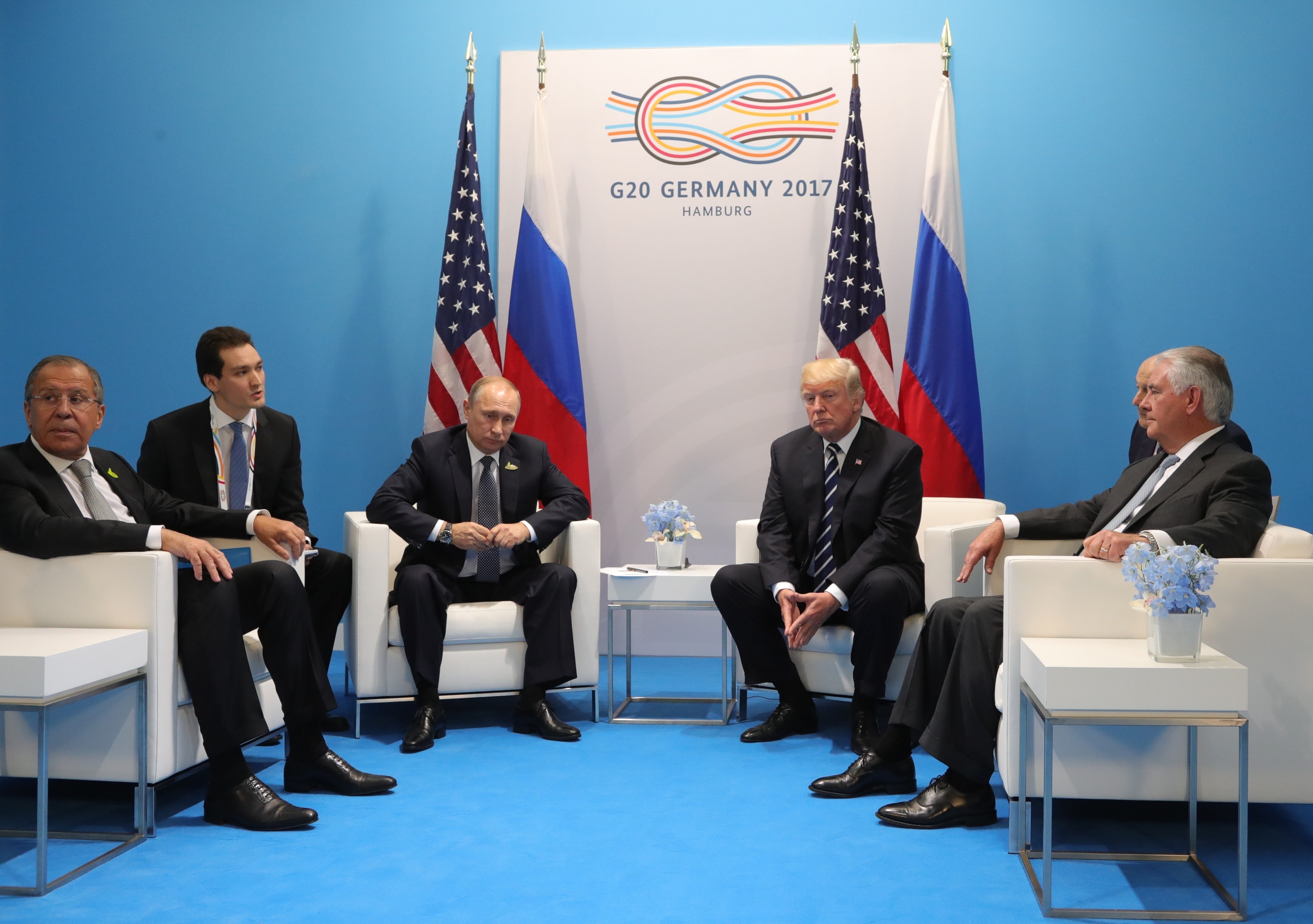 В първата среща Путин - Тръмп (Хамбург, 7.07.17) участваха дипломати №1 от двете страни, Лавров (най-вляво) и Тилърсън (най-вдяс