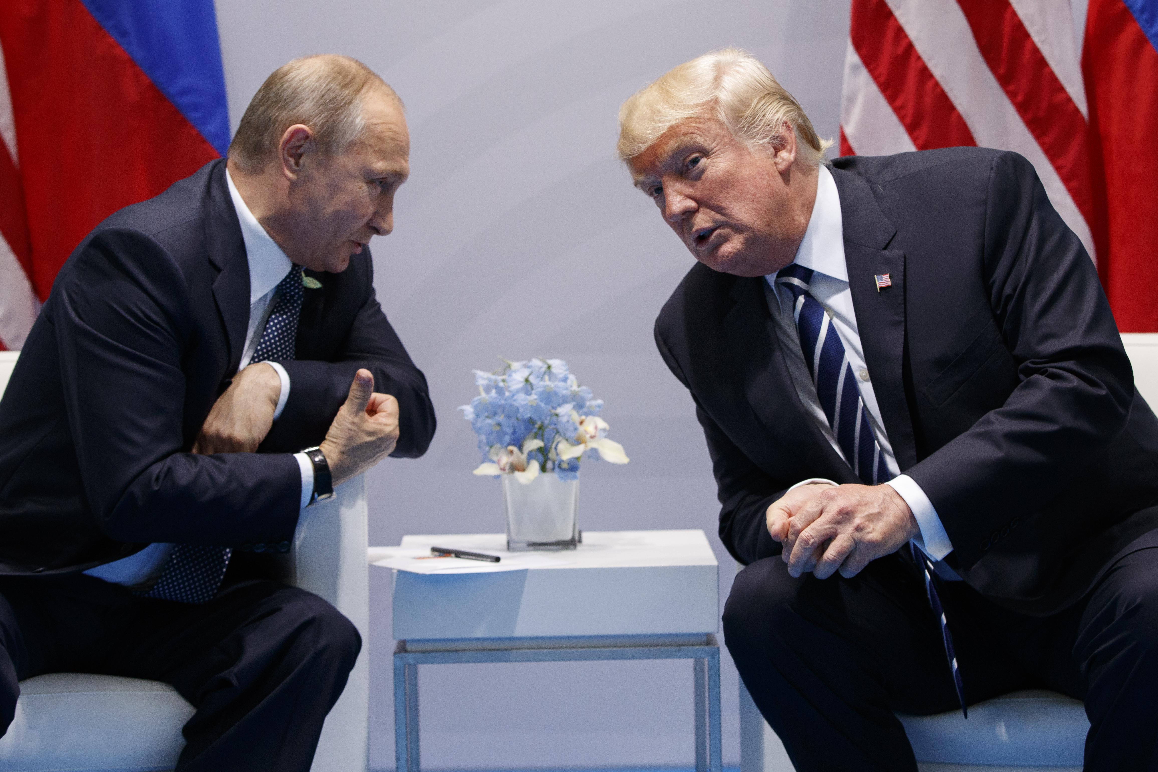 Видим (или привиден) дух на непринуденост имаше в първия пряк разговор на Путин и Тръмп (Хамбург, 7 юли 2017)