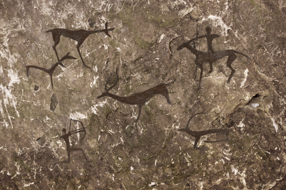 Често праисторическите рисунки в пещери пресъздават ловни сцени