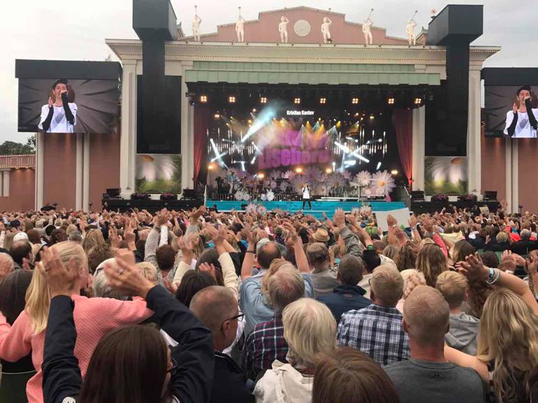 Кристиан Костов пя пред 10 000 в Швеция