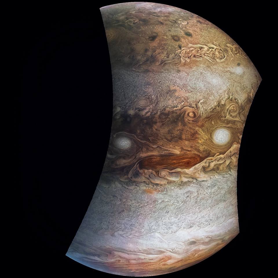 Juno засне и други части на Юпитер