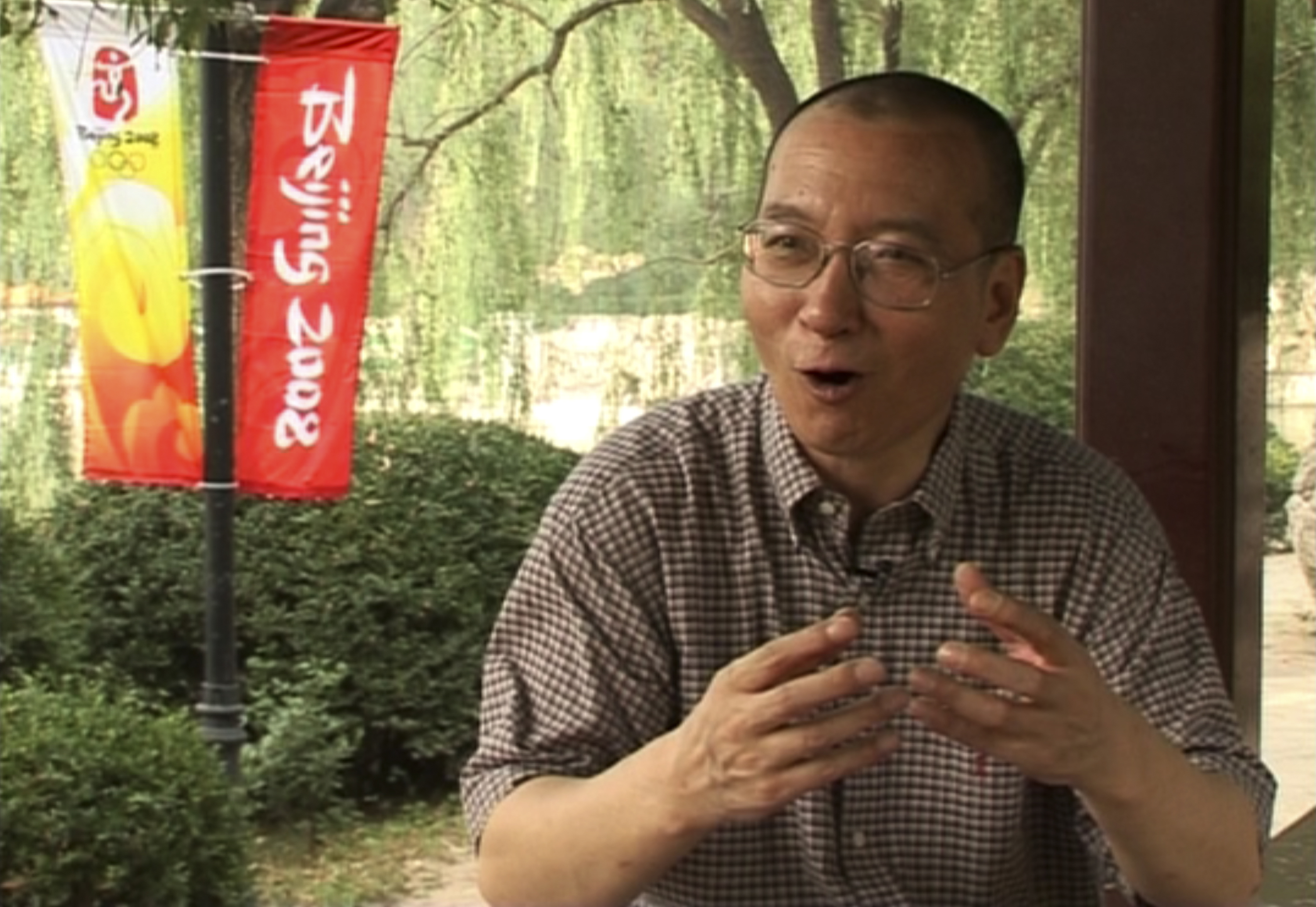 Китайският дисидент и правозащитник Лю Сяобо излежаваше присъда в затвора от 8 години