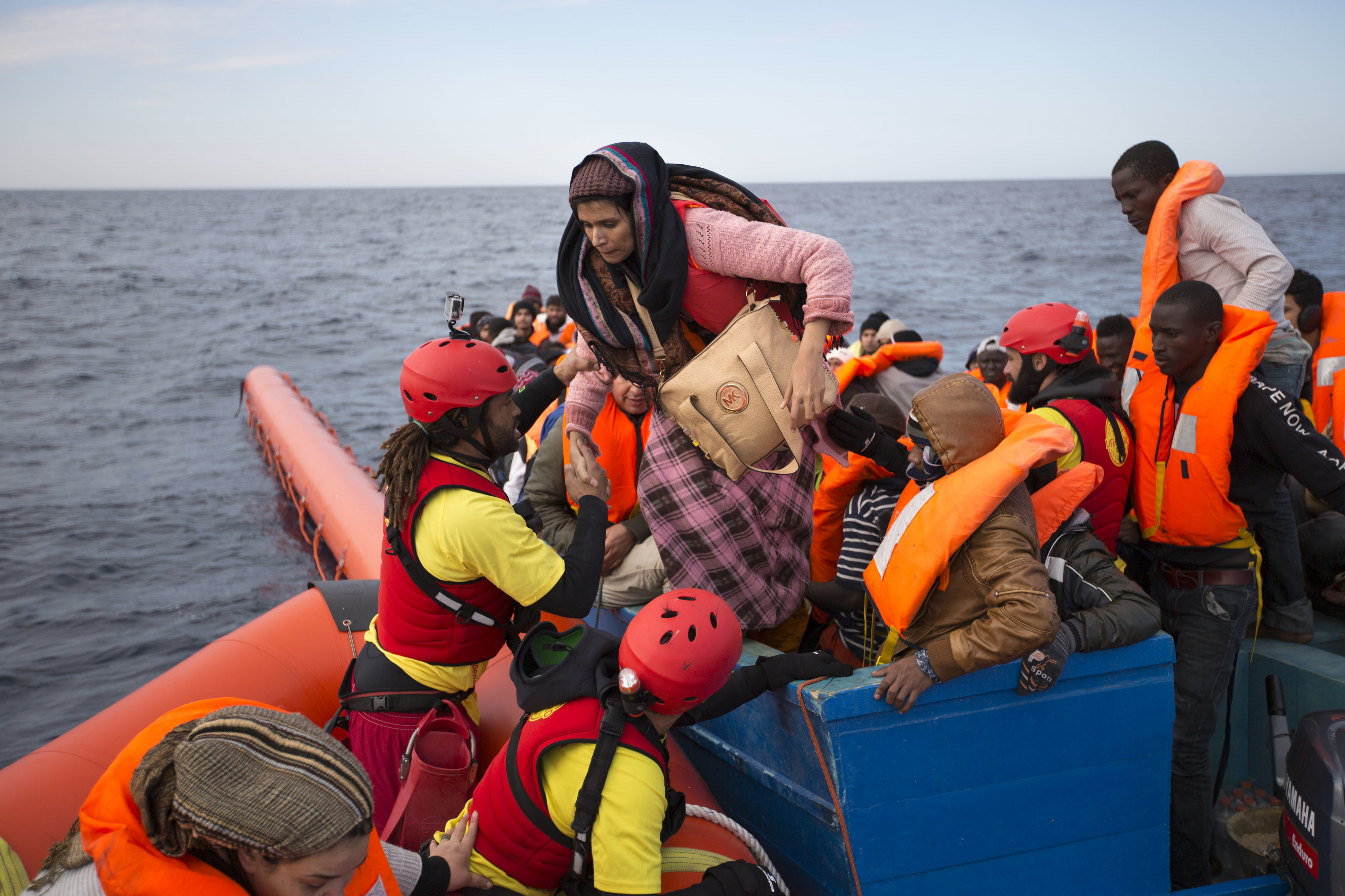 Мигранти се опитват да преминат Средиземно море