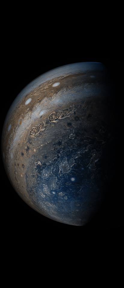 Juno засне и други части на Юпитер