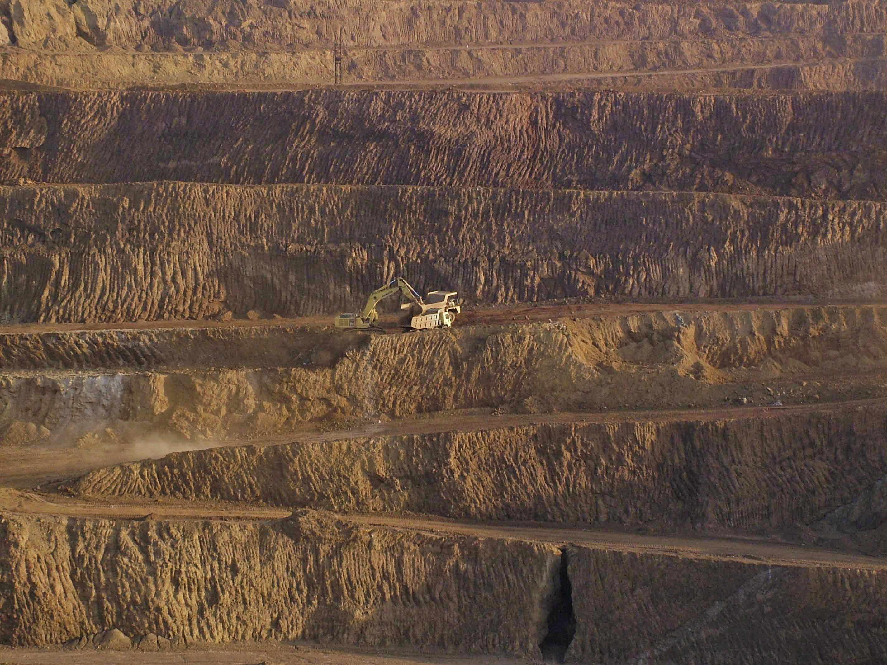 Огромен открит рудник в Индия, разработен въпреки протестите на местното население