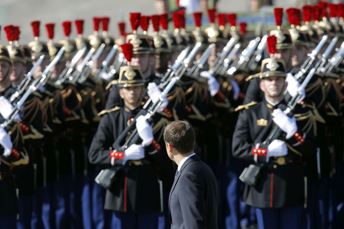 Това е първият военен парад за френския президент