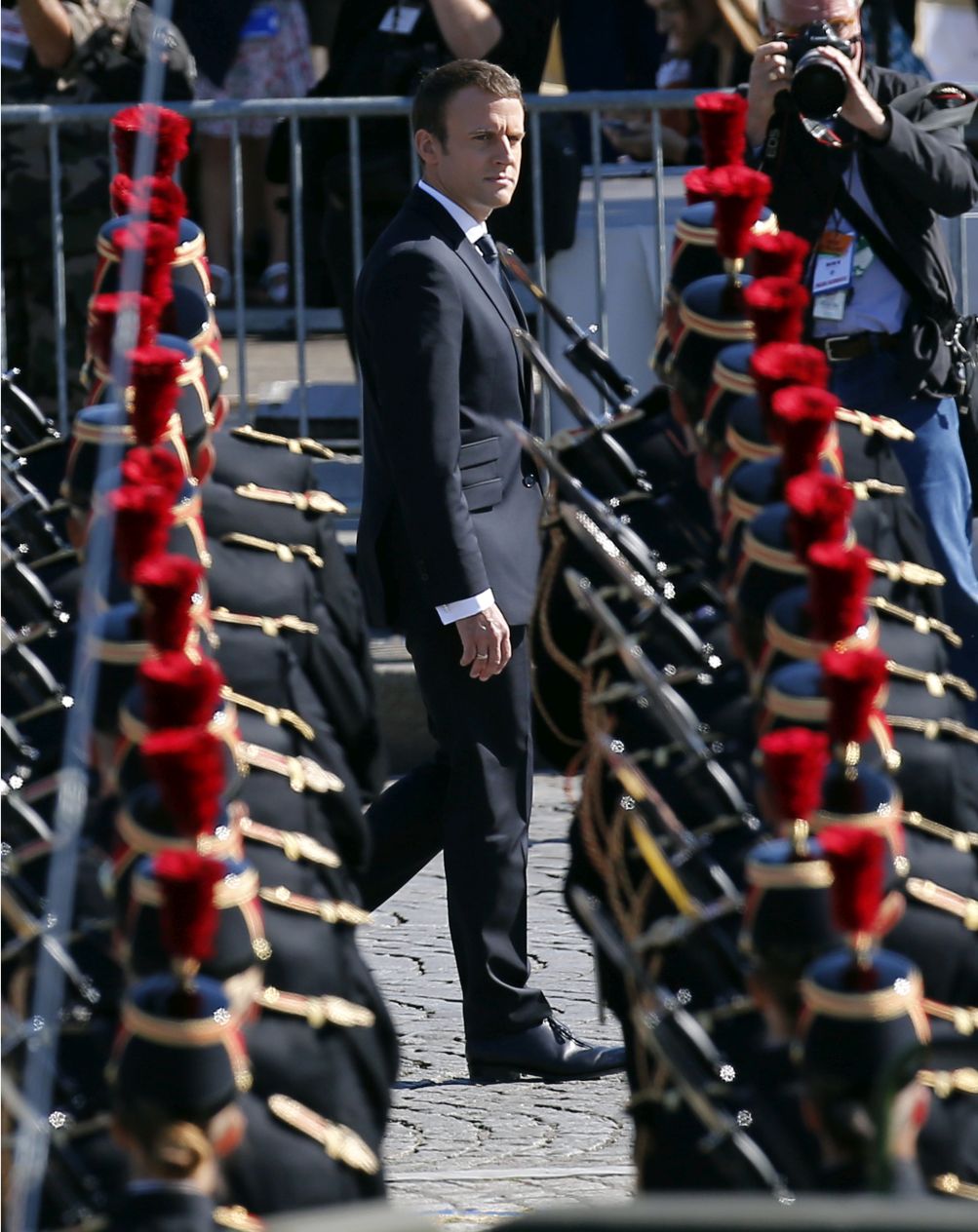 Това е първият военен парад за френския президент