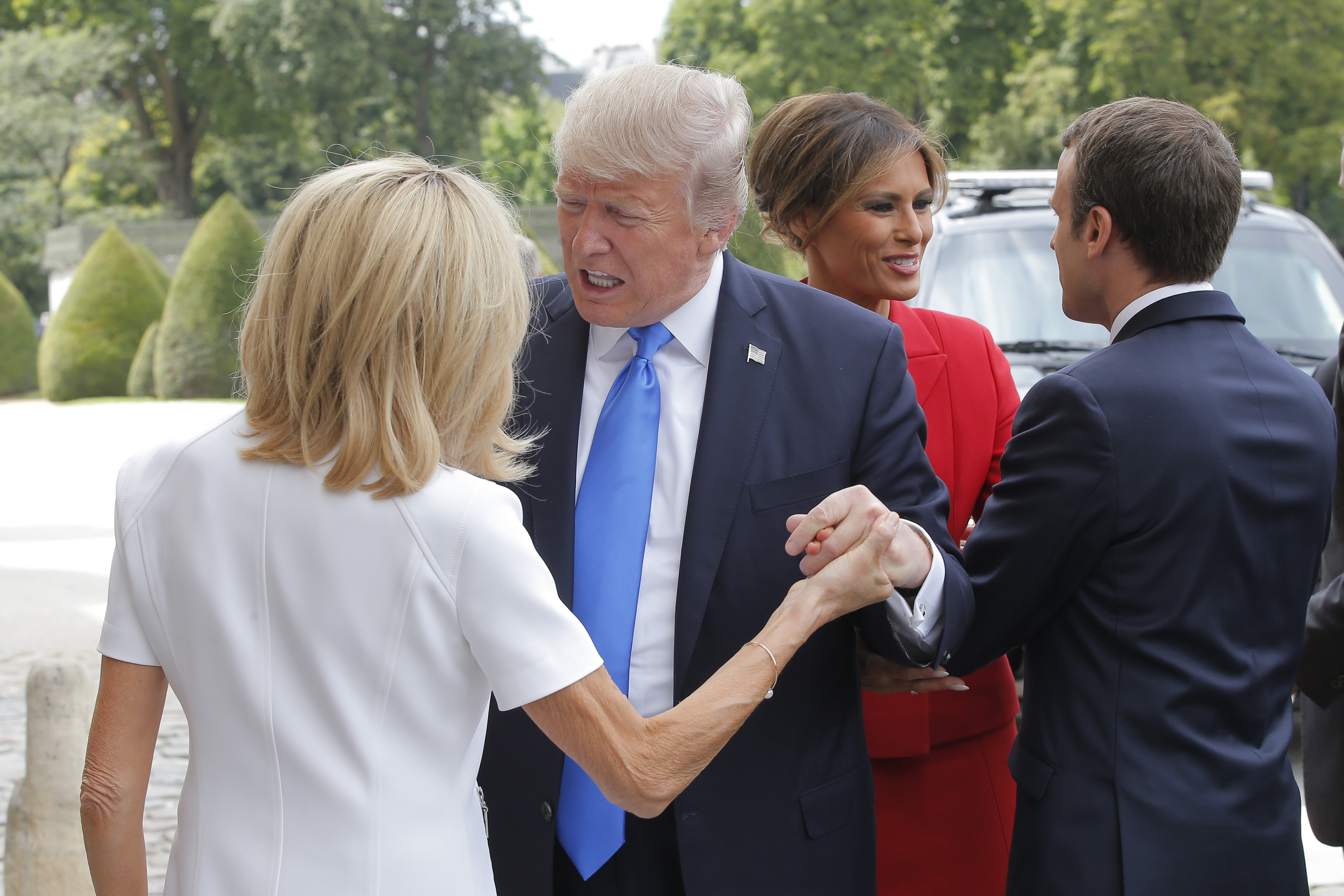 Еманюел Макрон и Брижит Макрон посрещат Доналд Тръмп и Мелания Тръмп във Франция