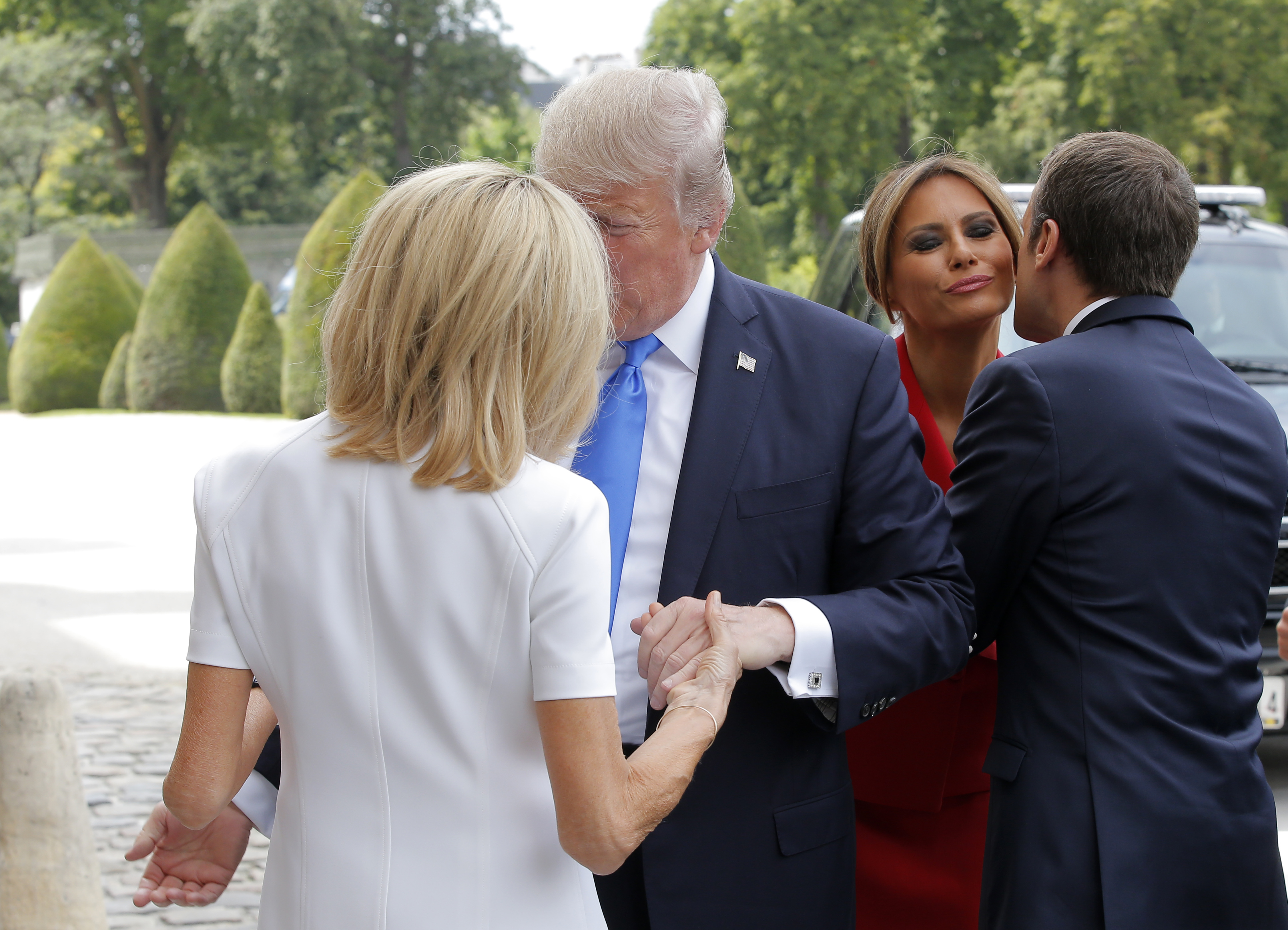 Еманюел Макрон и Брижит Макрон посрещнат Доналд Тръмп и Мелания Тръмп във Франция