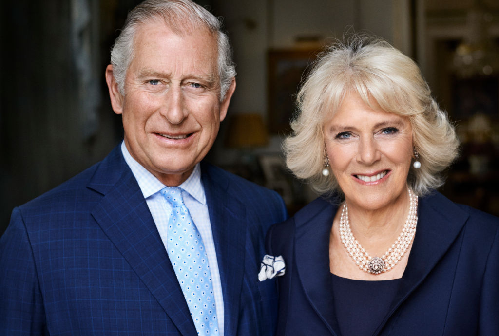 Принц Чарлз и Камила на официалния портрет по случай 70-ата годишнина на херцогинята