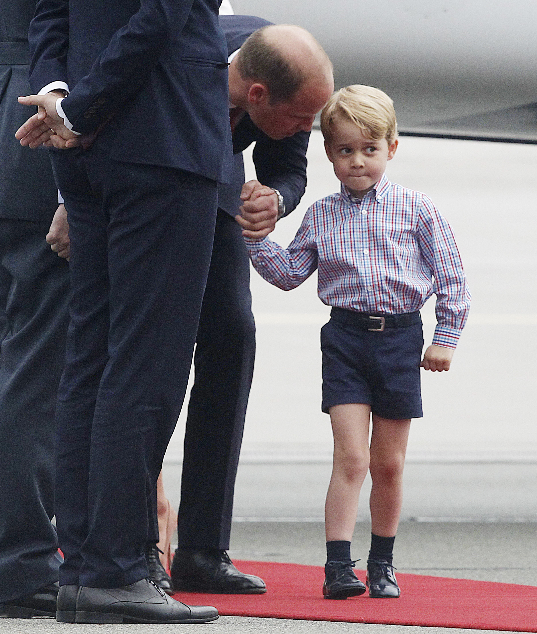 Принц Уилям и Катрин заведоха децата на официално посещение в Полша