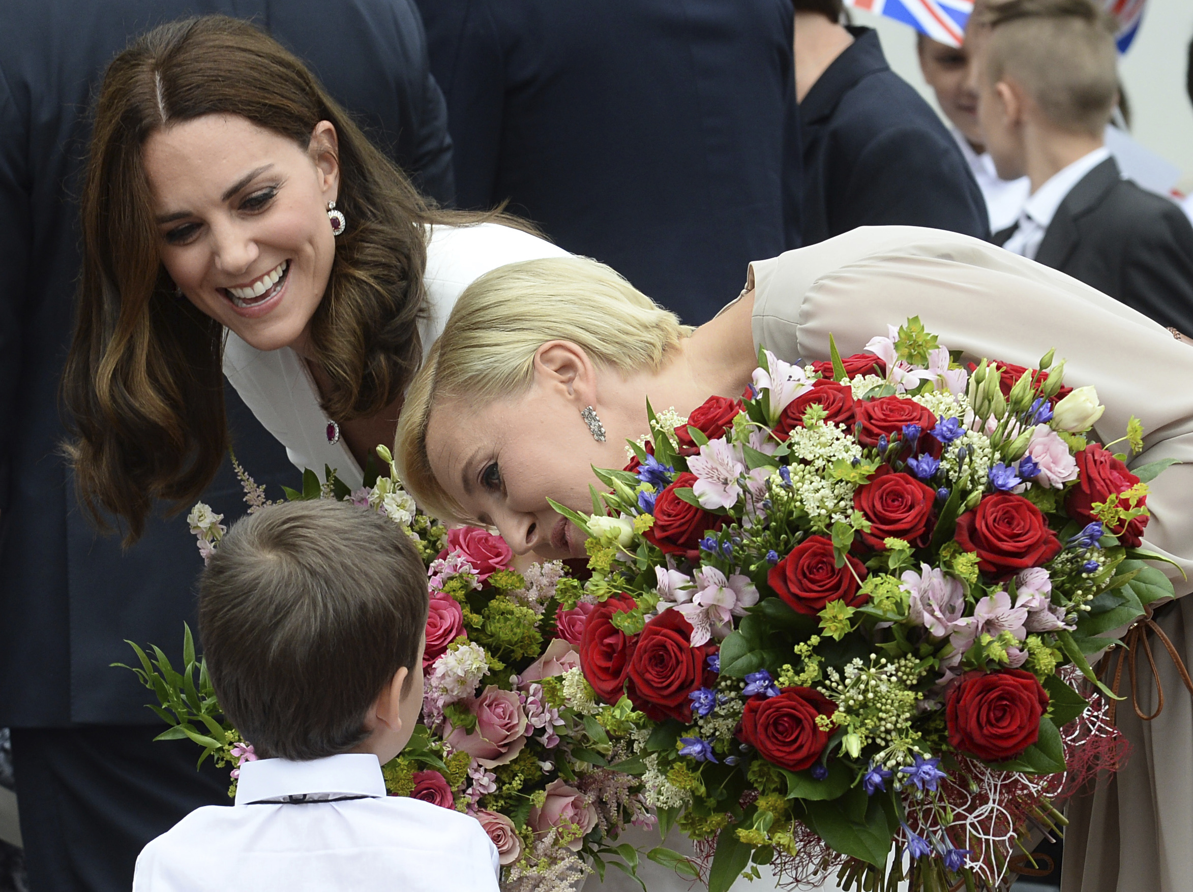 Принц Уилям и Катрин заведоха децата на официално посещение в Полша