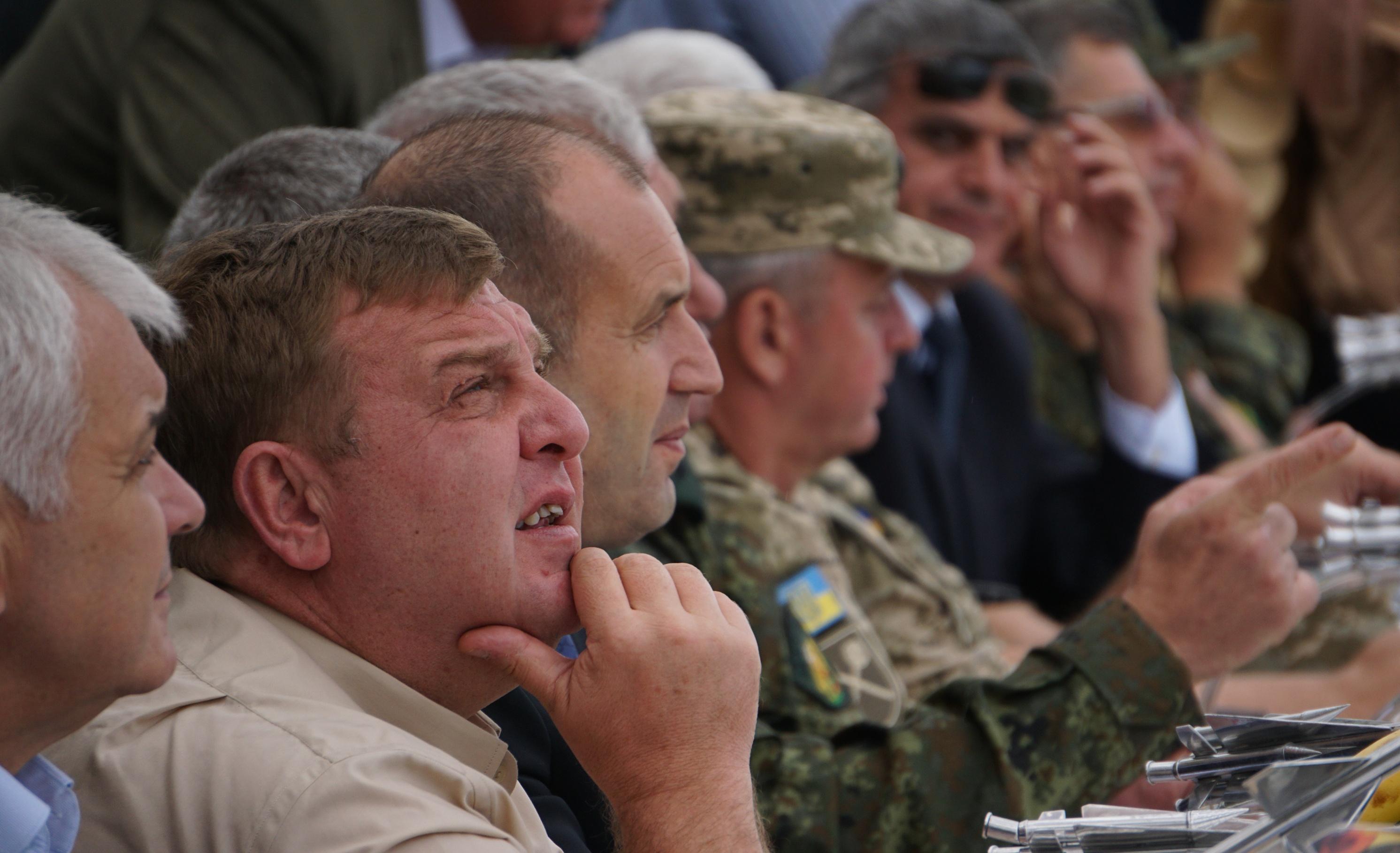 Радев: Изоставаме с модернизацията на въоръжените сили