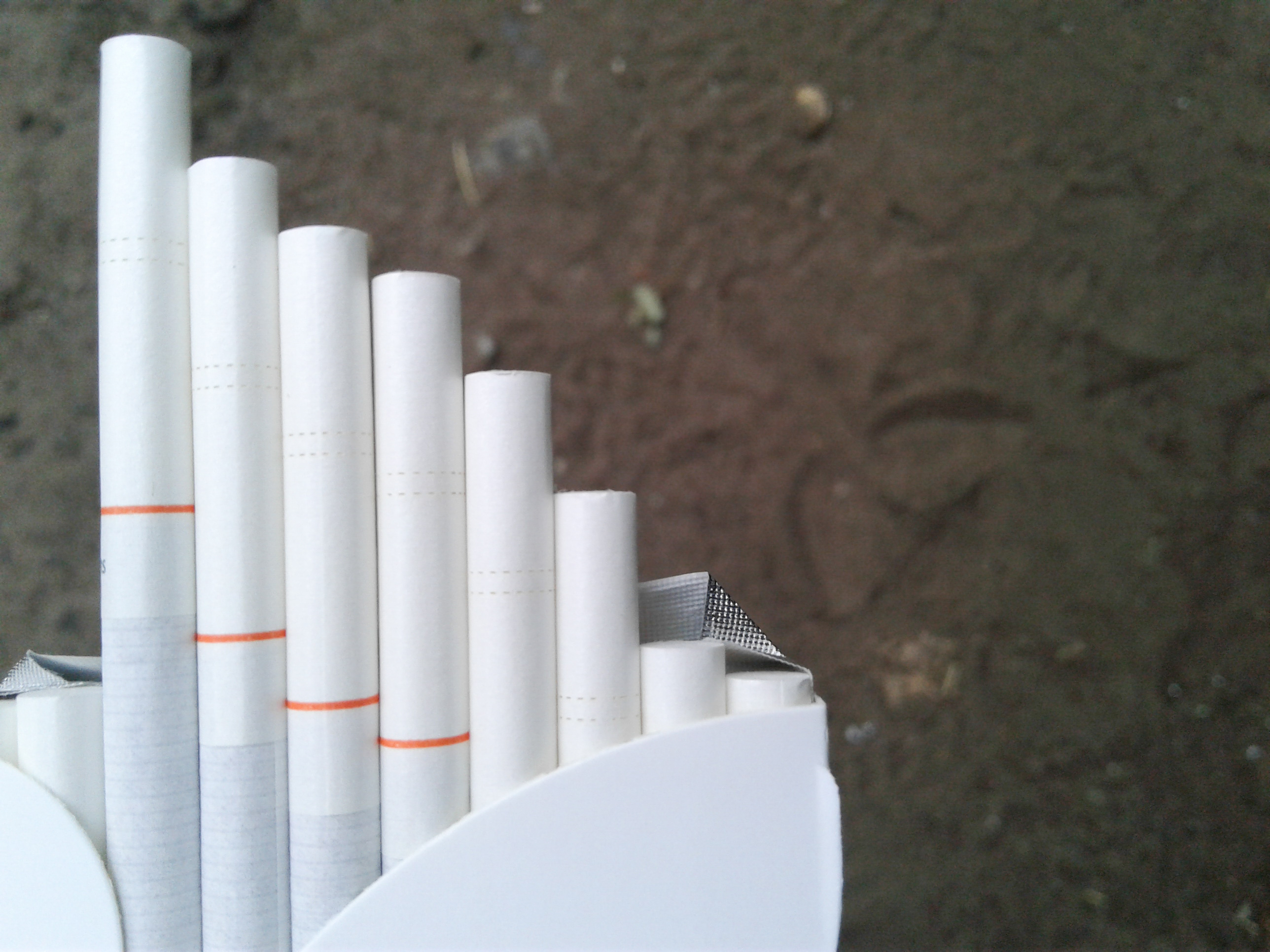 Нелегално произвежданите цигари са били укривани в тръби или строителни панели