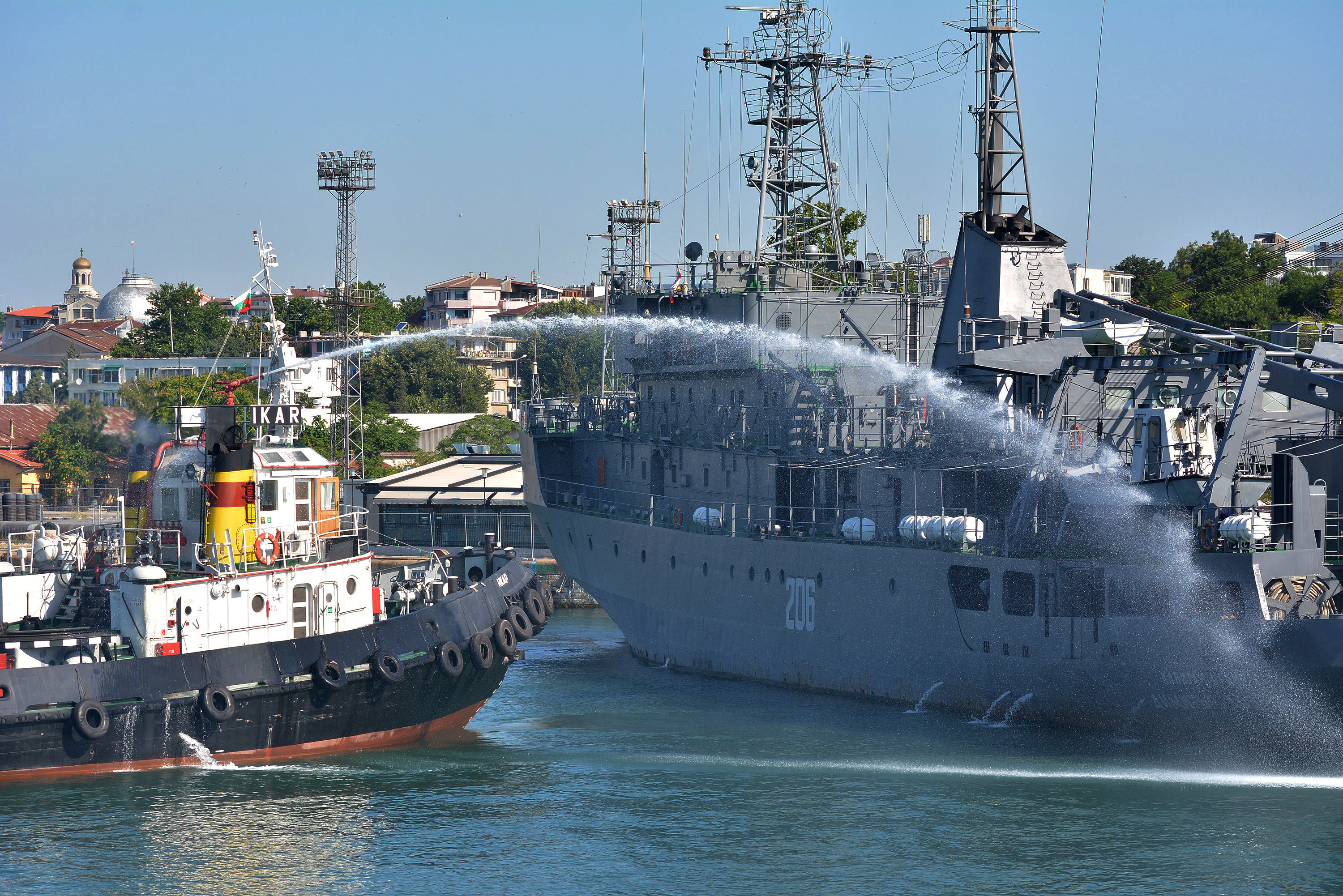 Екипаж на боен турски кораб не отдаде чест на президента ни