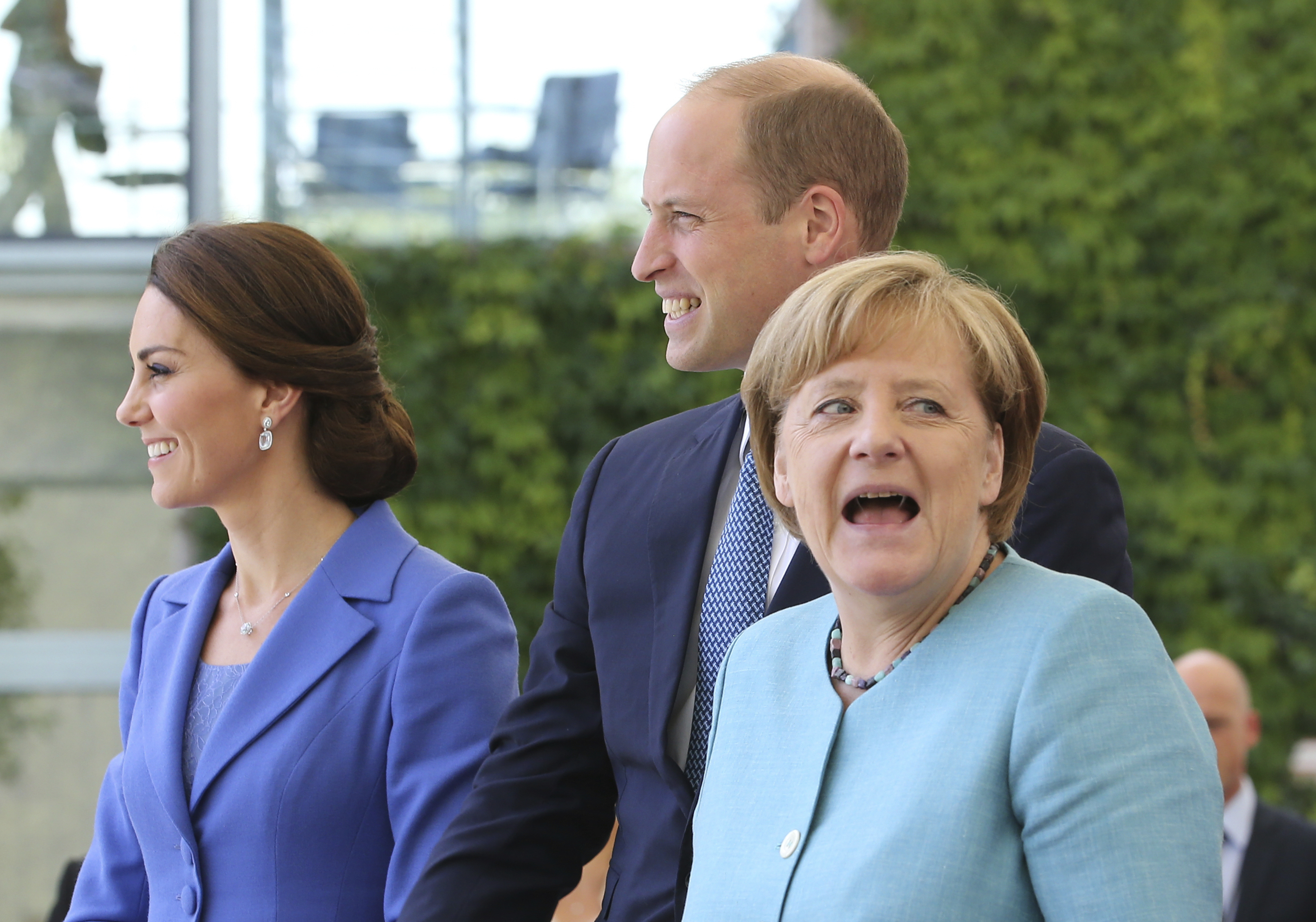 Ангела Меркел посрещна Уилям и Катрин в Берлин