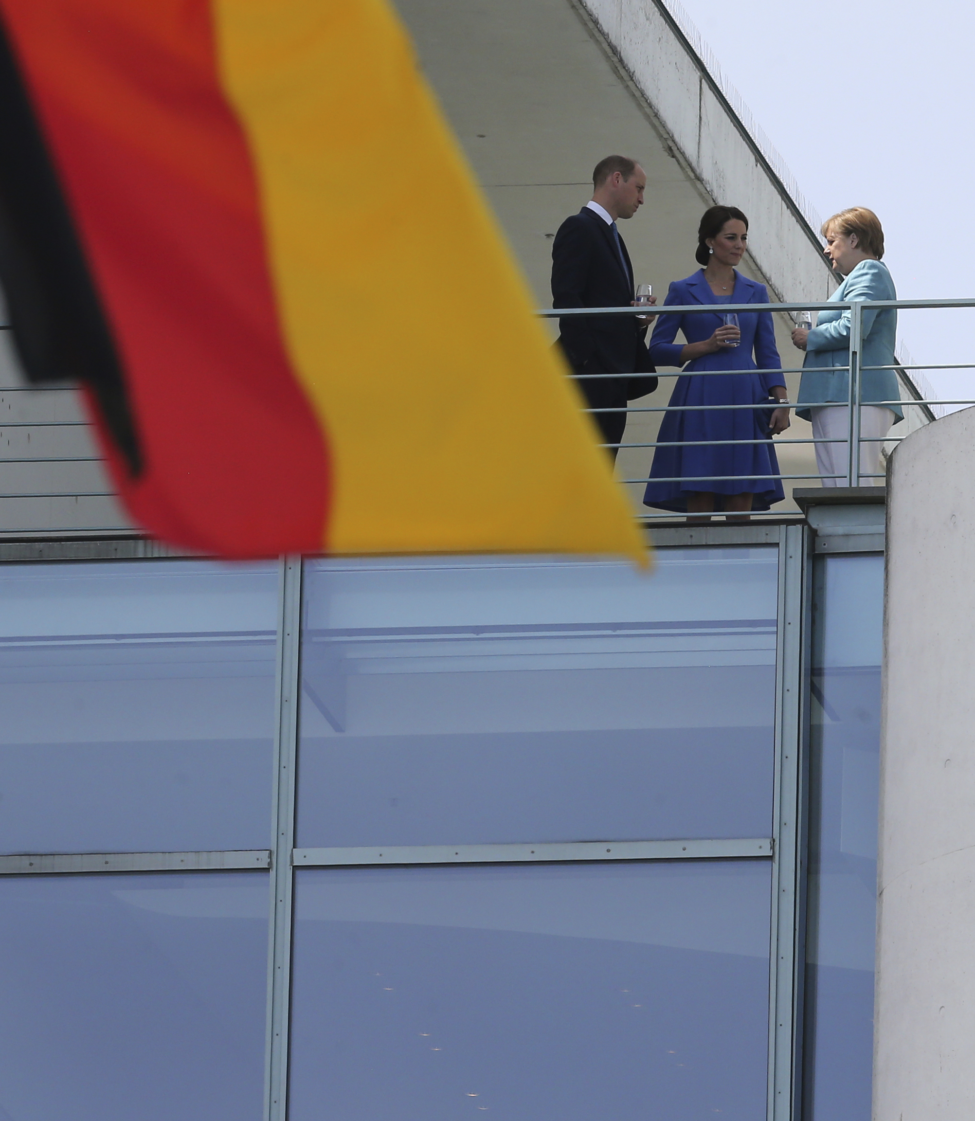Канцлерът Ангела Меркел прие принц Уилям и Катрин в канцлерството в Берлин