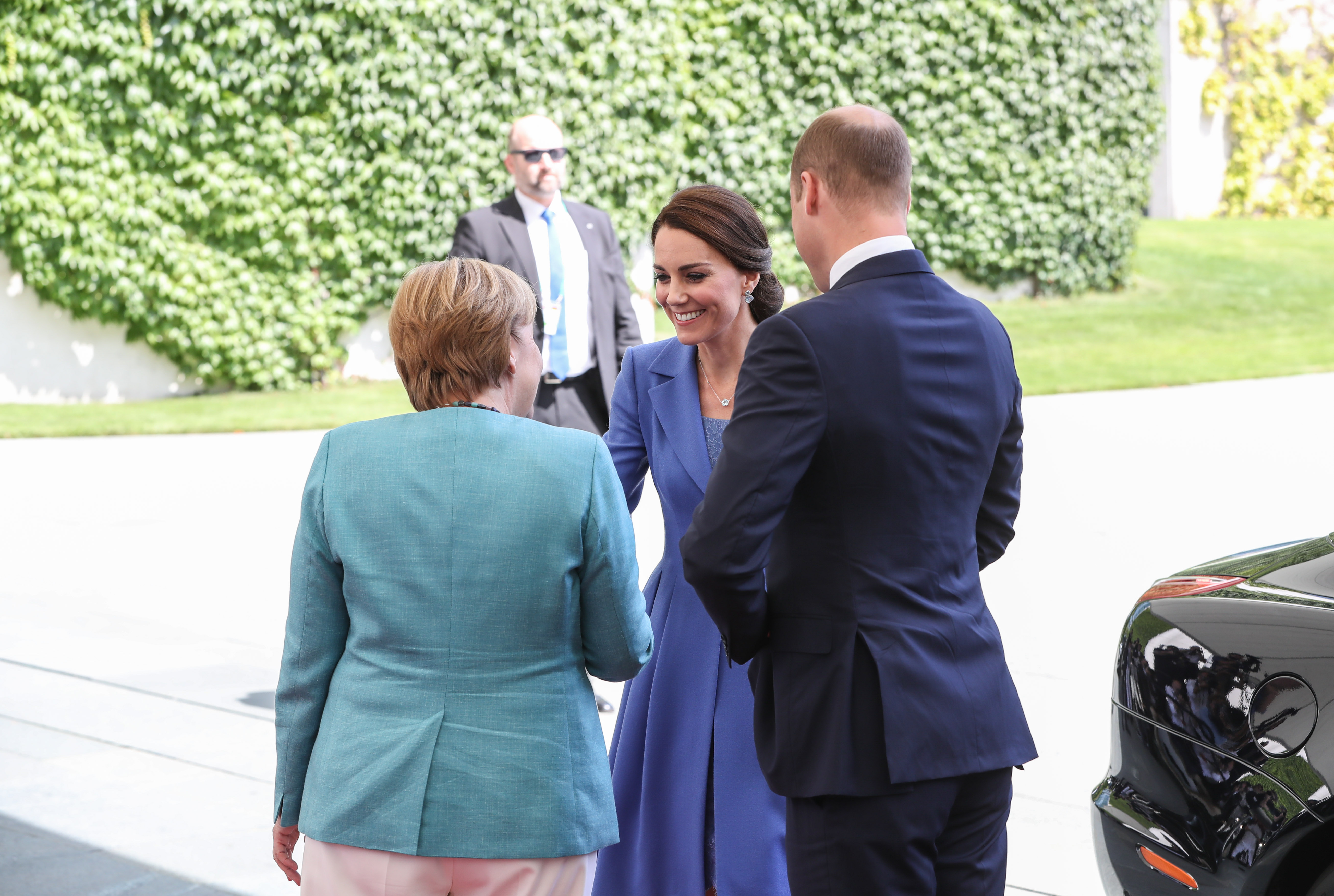Канцелрът Ангела Меркел, принц Уилям и Катрин в Берлин