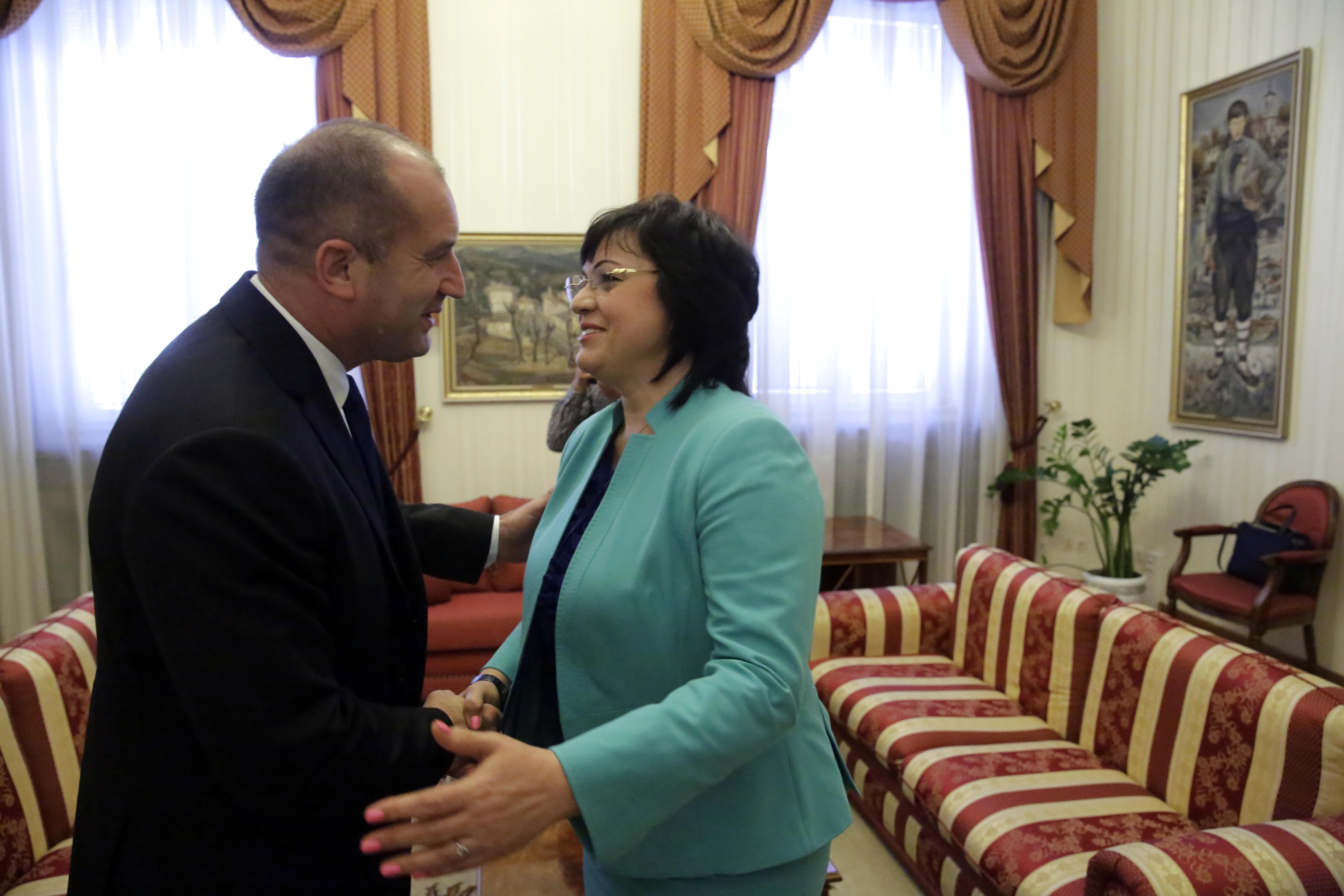 Президентът Румен Радев се срещна с лидерът на БСП Корнелия Нинова
